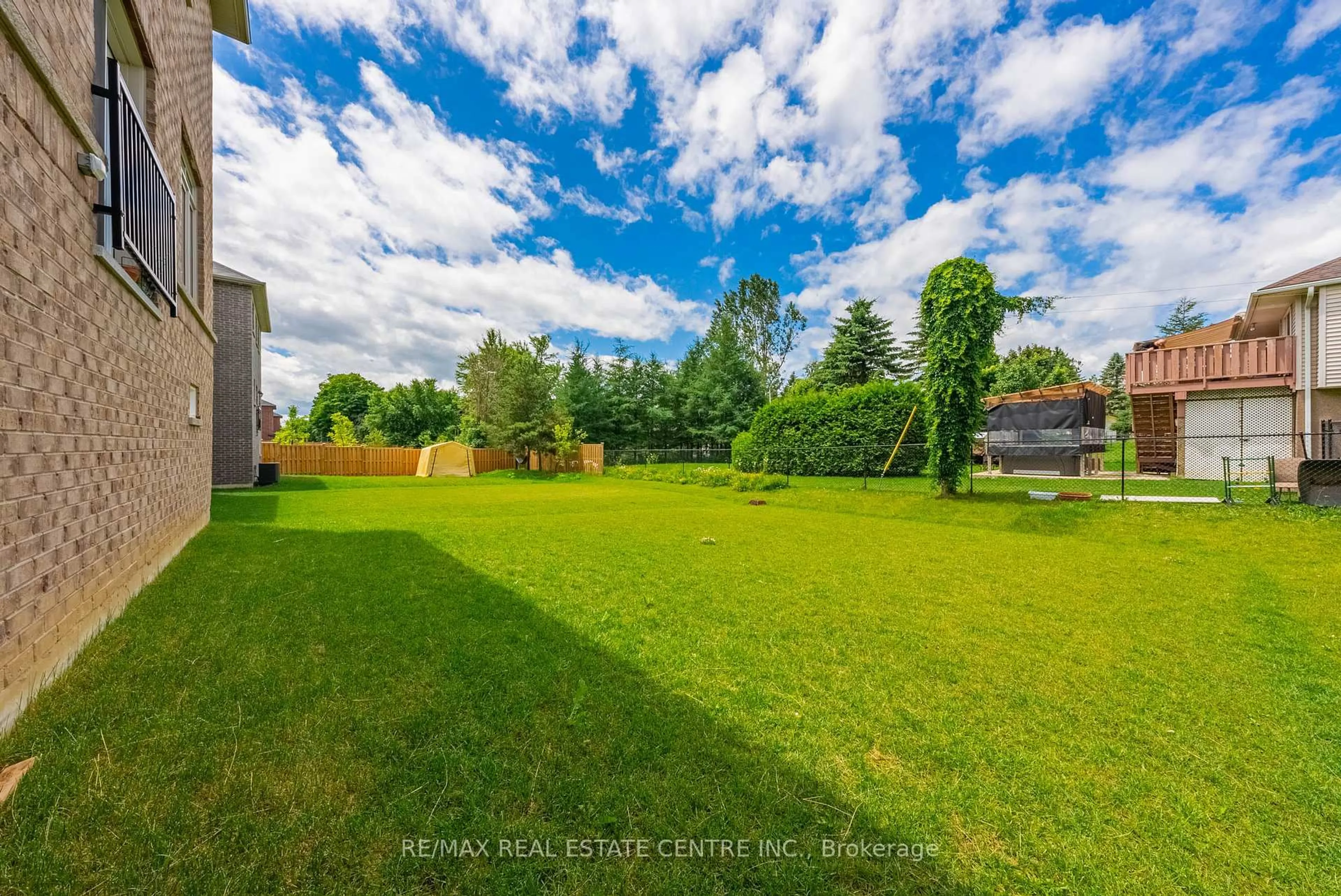 A pic from outside/outdoor area/front of a property/back of a property/a pic from drone, water/lake/river/ocean view for 105 Werry Ave, Southgate Ontario N0C 1B0