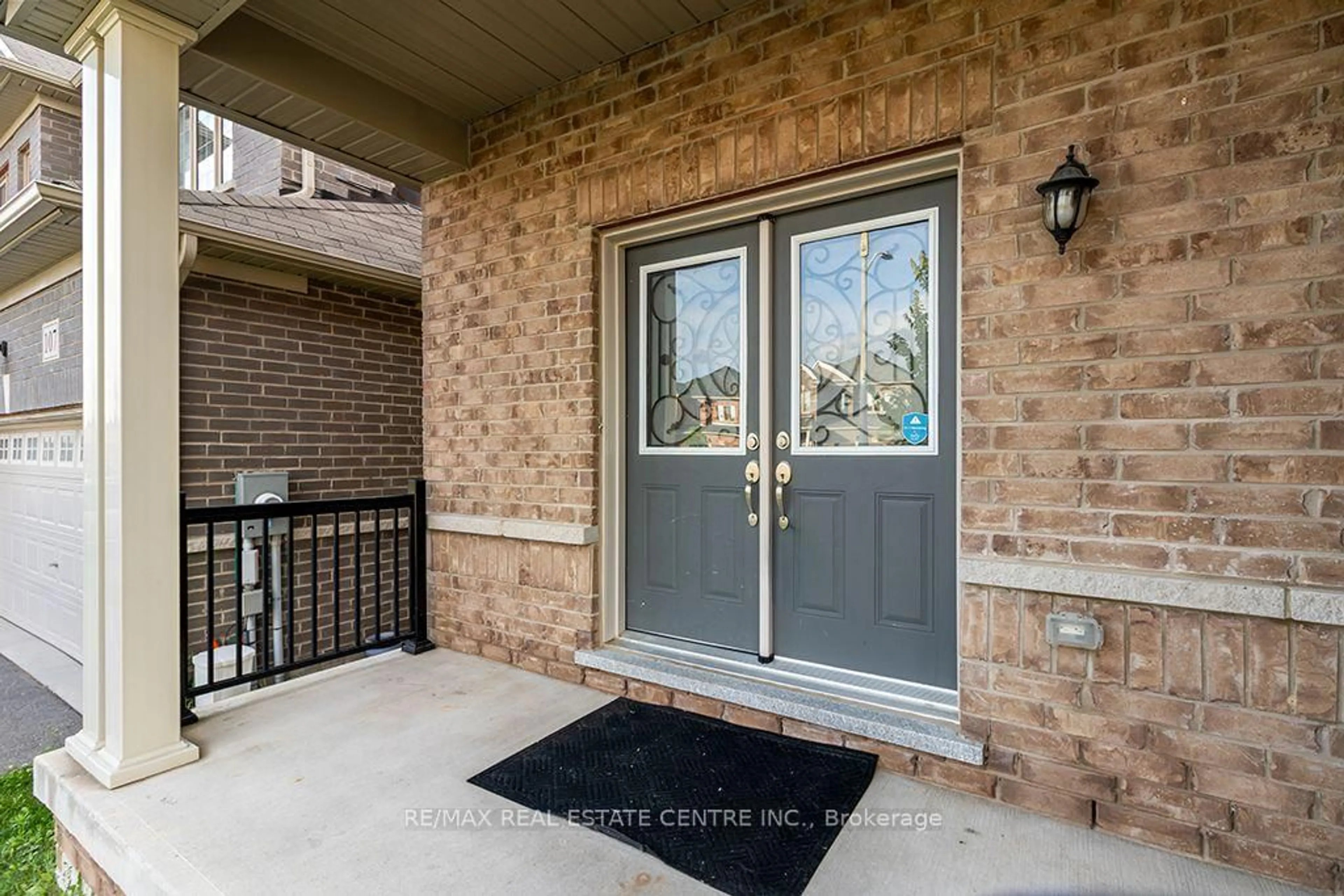 Indoor entryway for 105 Werry Ave, Southgate Ontario N0C 1B0