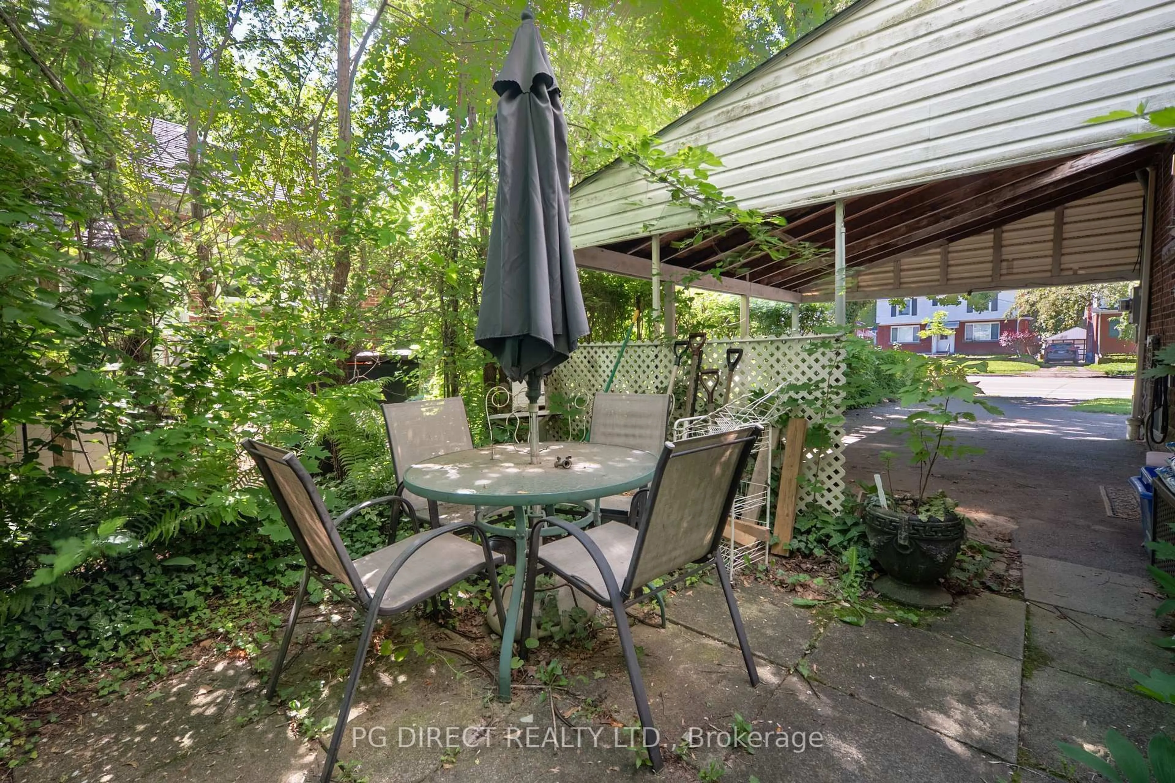 Patio, street for 8 Sanders Blvd, Hamilton Ontario L8S 3H8