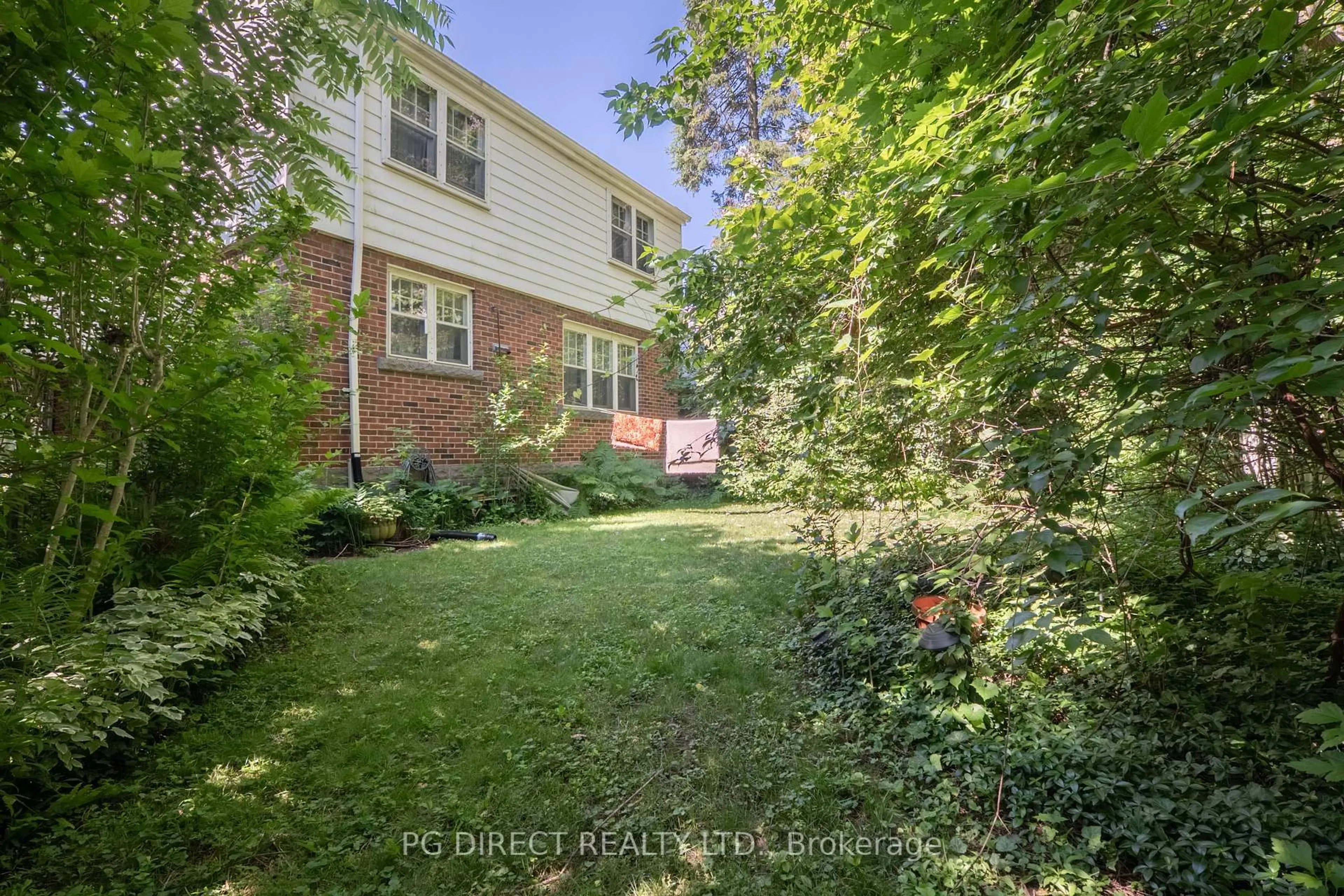 Patio, street for 8 Sanders Blvd, Hamilton Ontario L8S 3H8