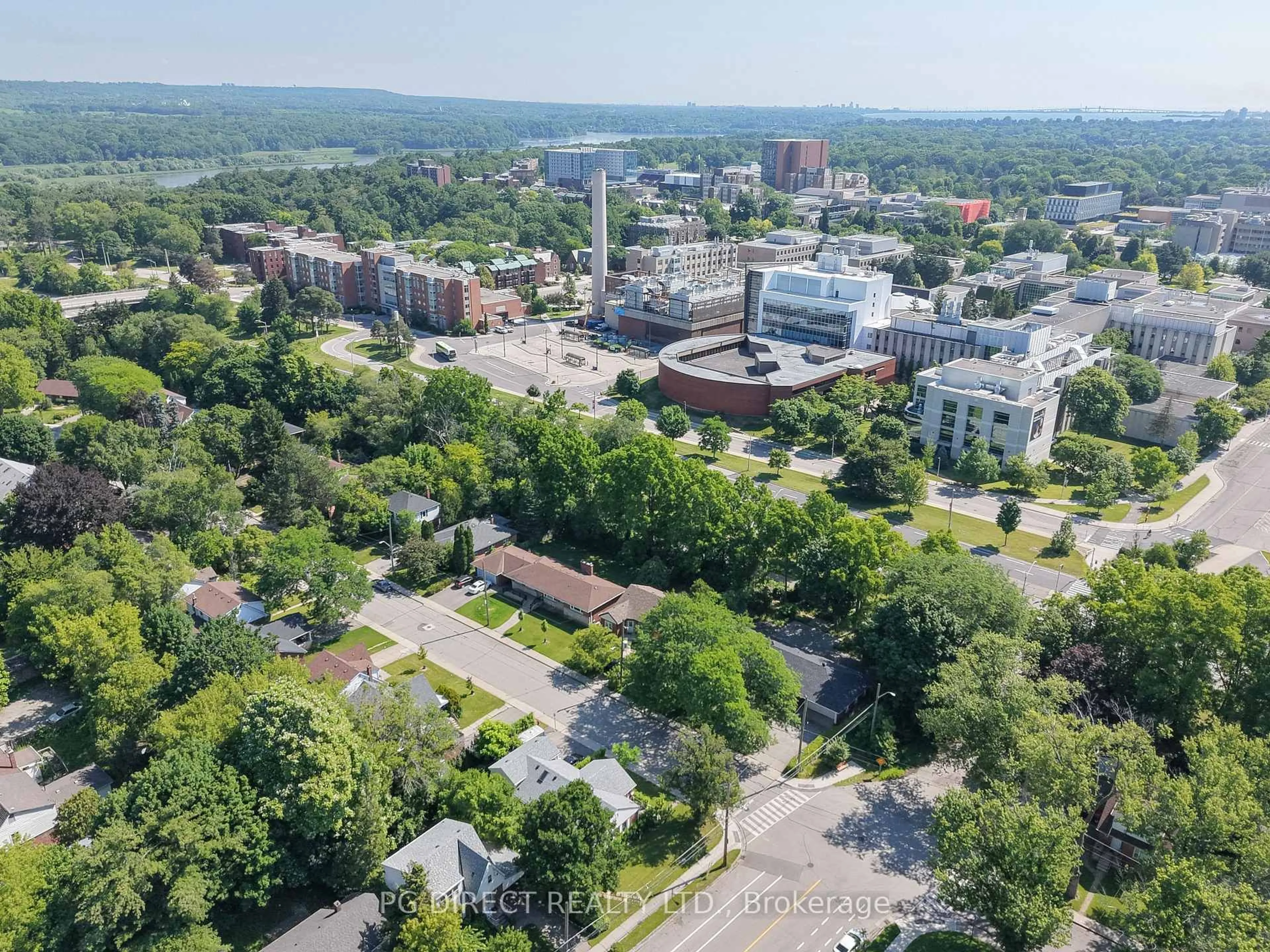 A pic from outside/outdoor area/front of a property/back of a property/a pic from drone, unknown for 8 Sanders Blvd, Hamilton Ontario L8S 3H8