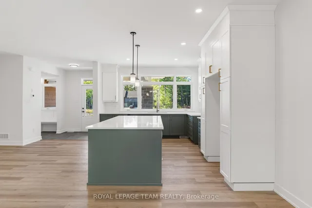 101 Alcock Dr, Ashton 5