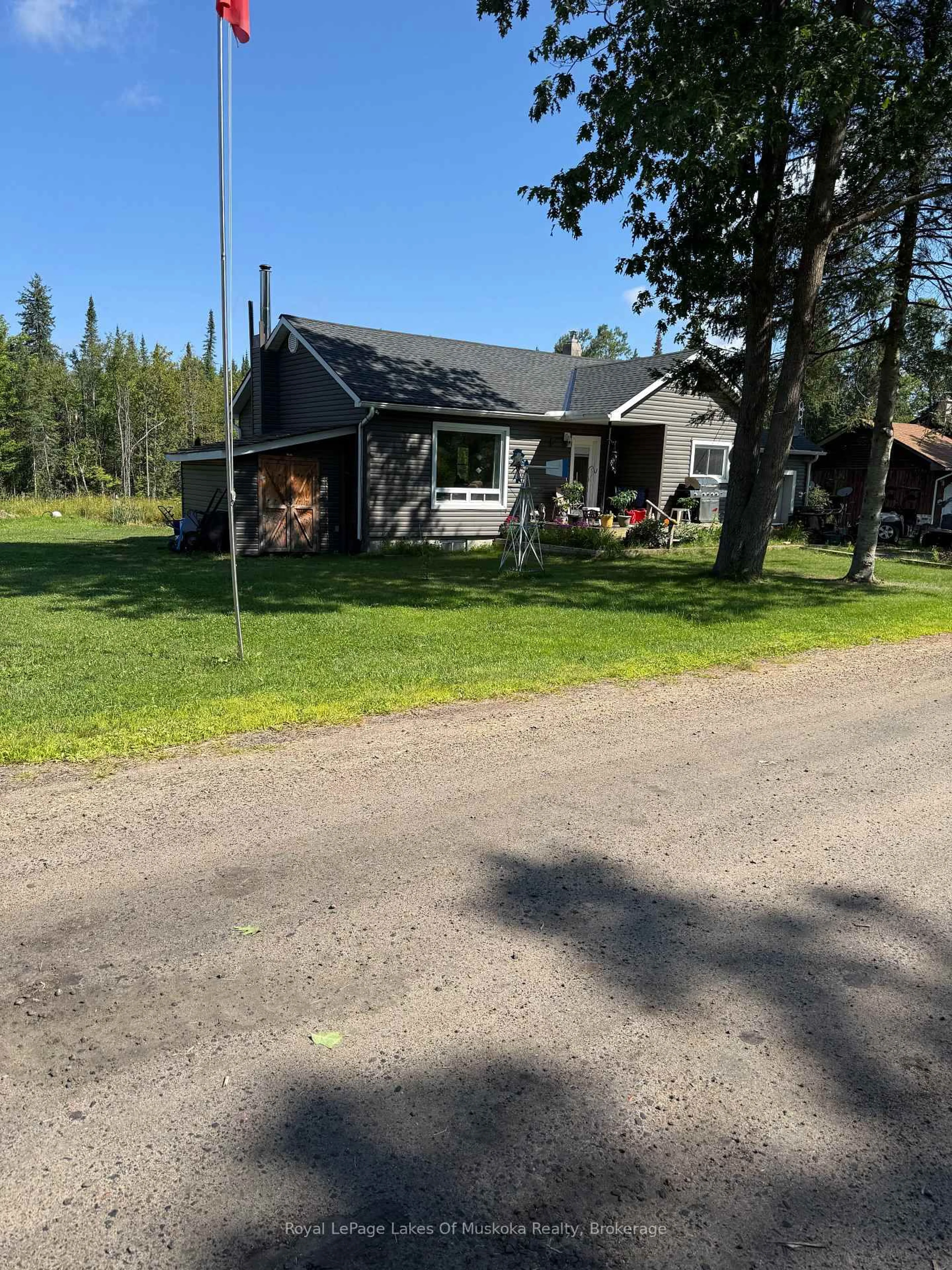 A pic from outside/outdoor area/front of a property/back of a property/a pic from drone, street for 1014 Ben Lake Road East Rd, Gravenhurst Ontario P1P 1R3