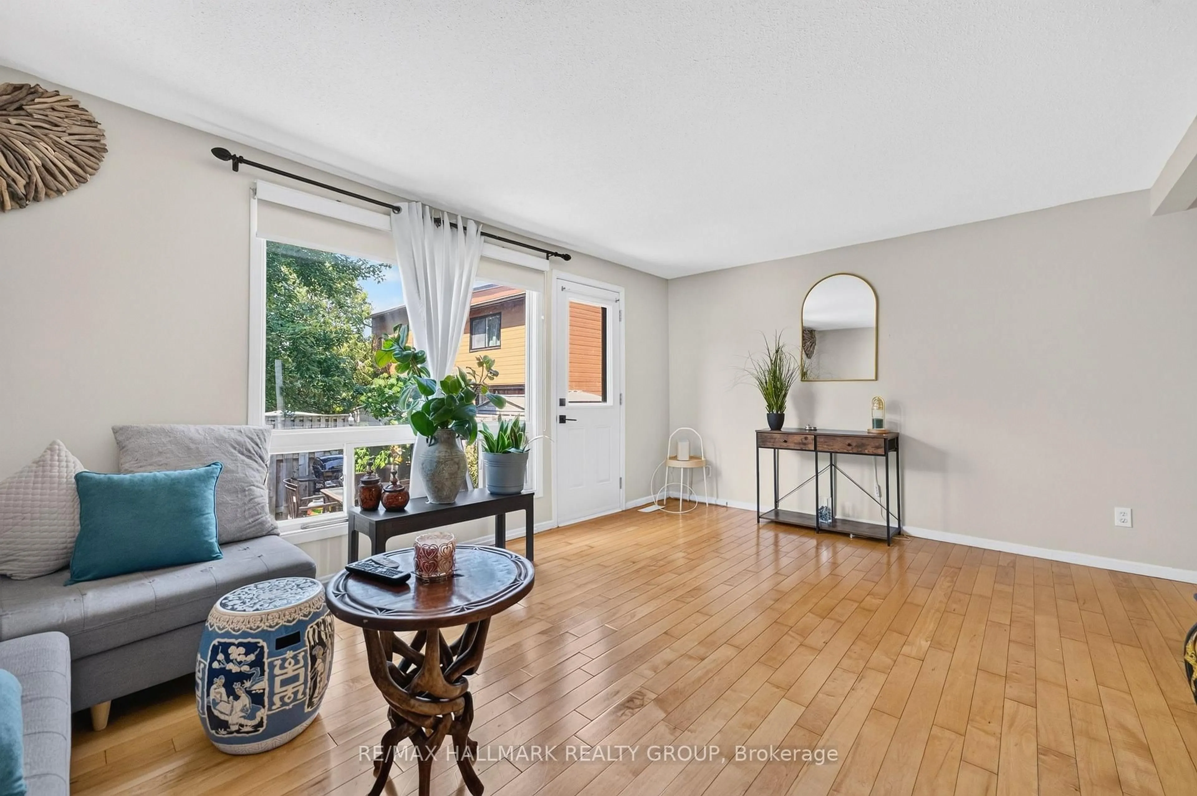 Living room with furniture, unknown for 7009 Bilberry Dr, Orleans Ontario K1C 2C2