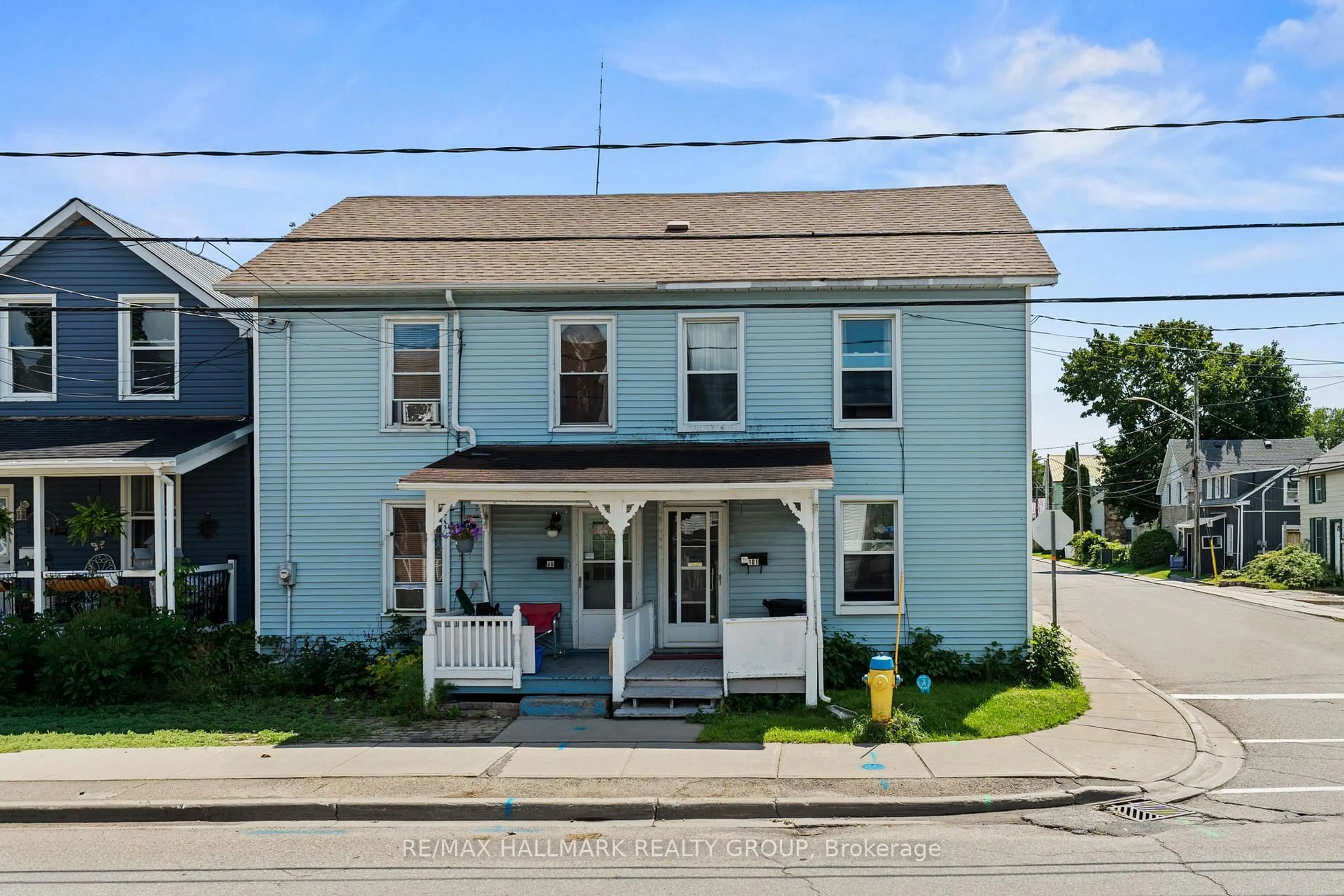 A pic from outside/outdoor area/front of a property/back of a property/a pic from drone, street for 101 Pearl St, Brockville Ontario K6V 4C3