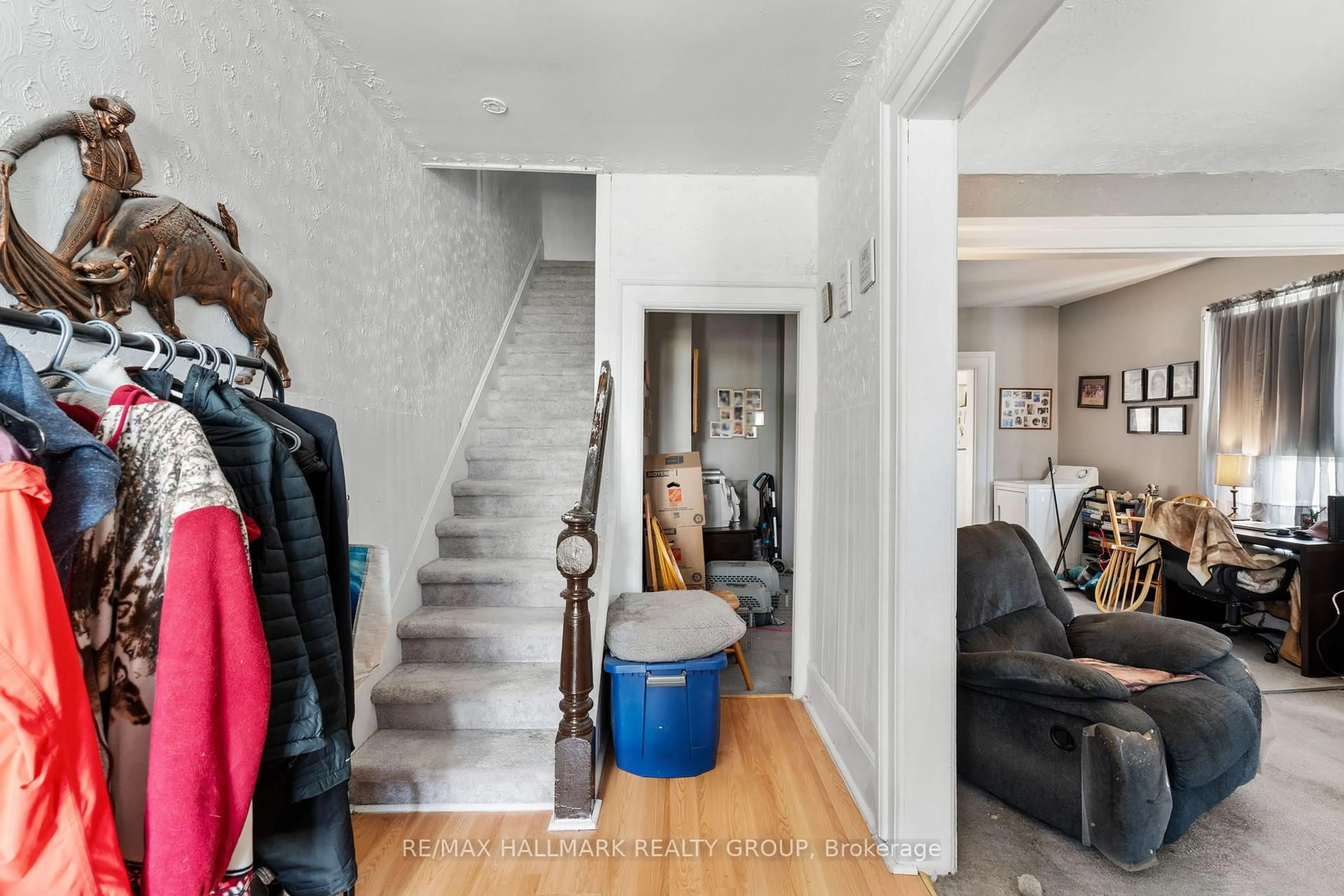 Indoor entryway for 101 Pearl St, Brockville Ontario K6V 4C3