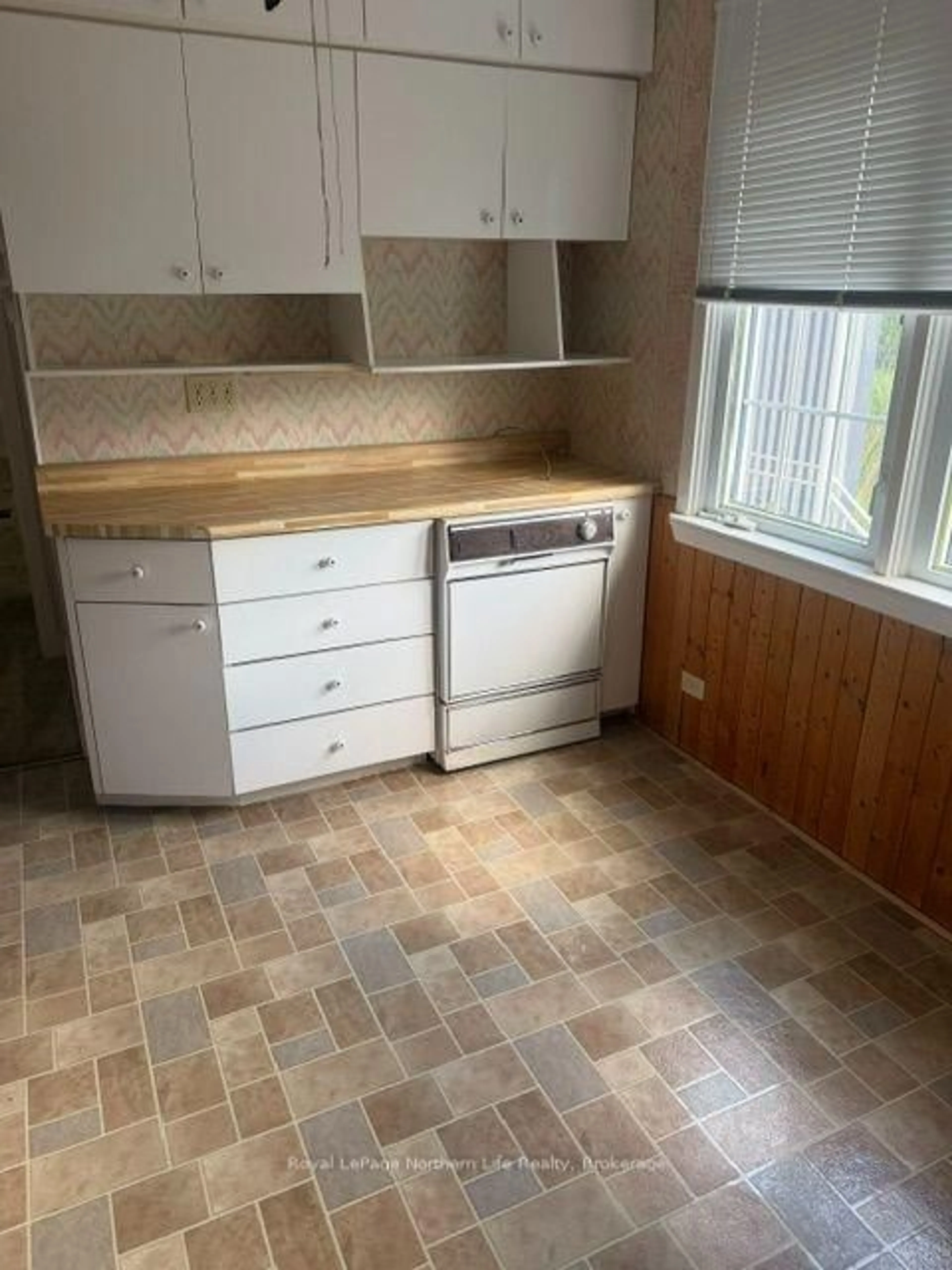 Standard kitchen, unknown for 73 Main St, West Nipissing Ontario P2B 1N4