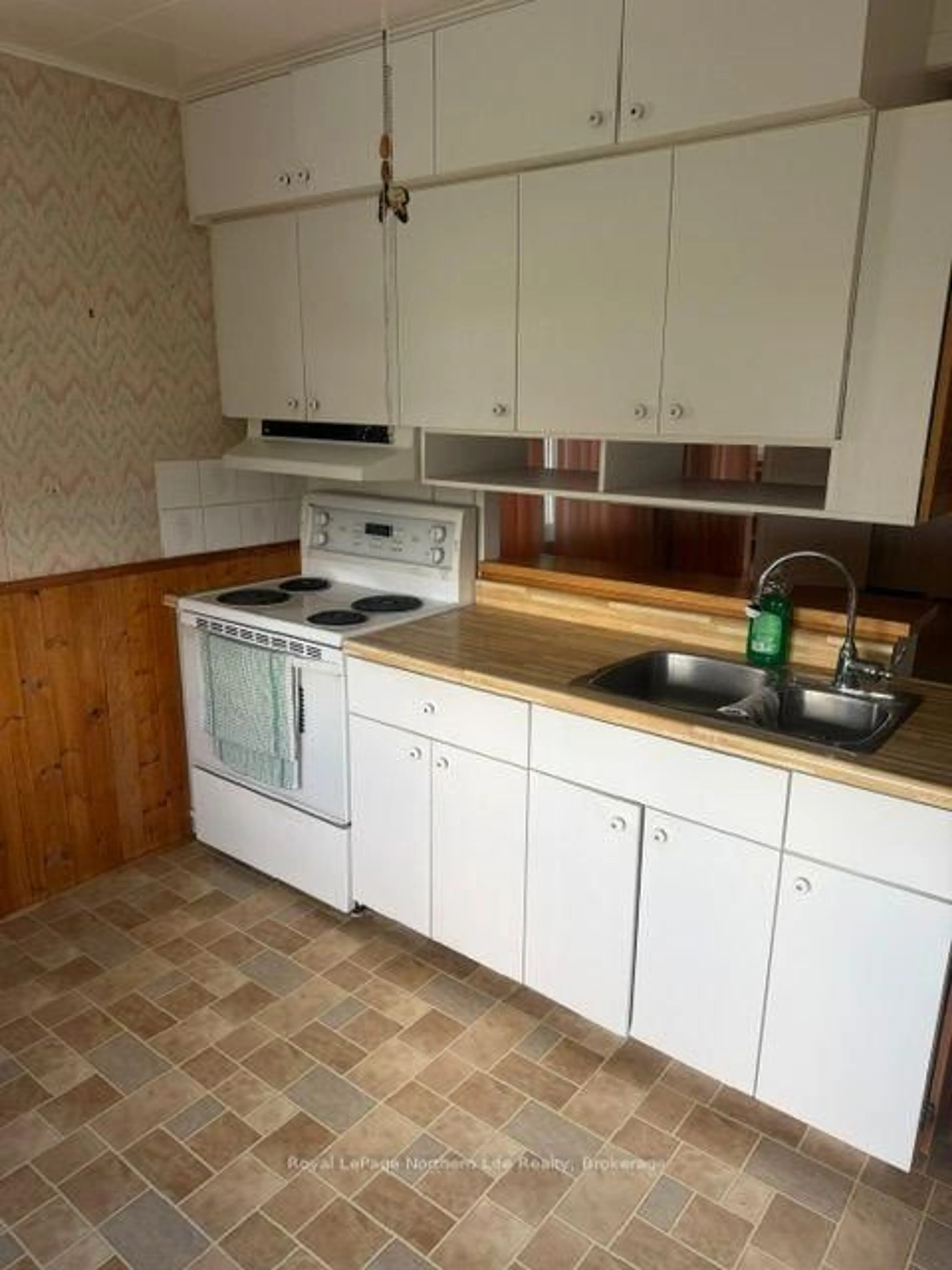 Standard kitchen, unknown for 73 Main St, West Nipissing Ontario P2B 1N4