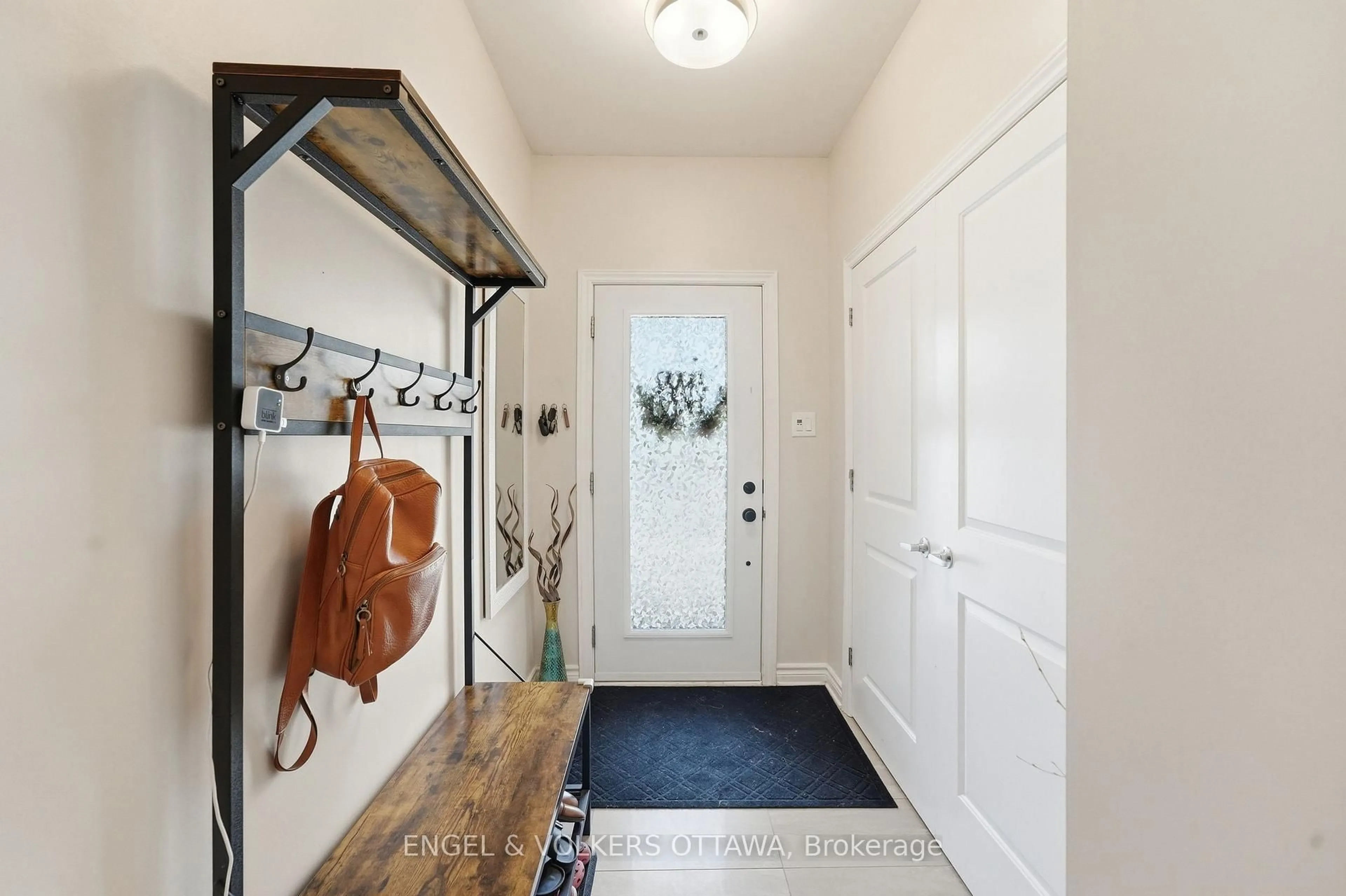 Indoor entryway for 282 Munro St, Carleton Place Ontario K7C 0P2