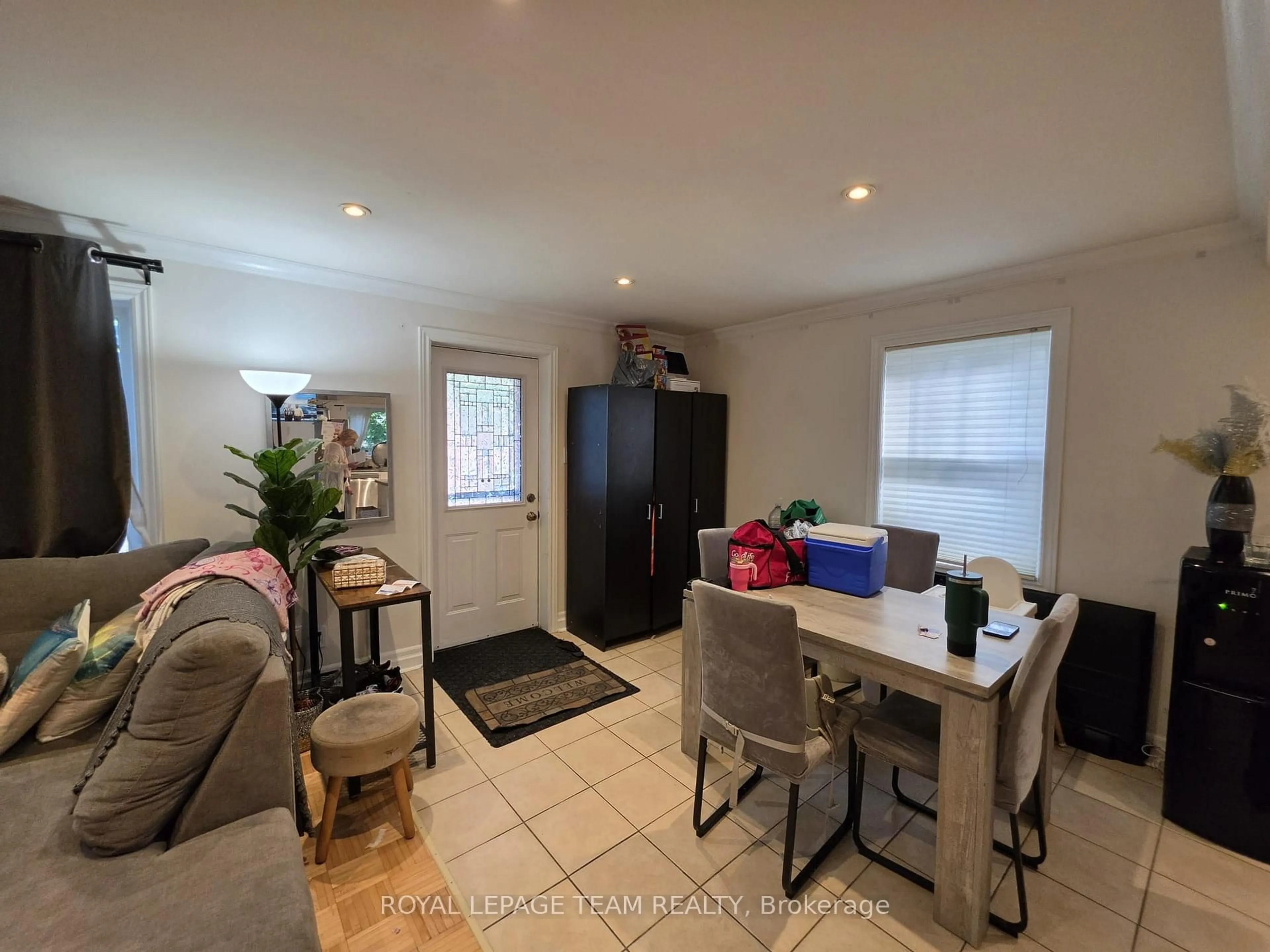 A pic of a room for 1247 Summerville Ave, Ottawa Ontario K1Z 8G6