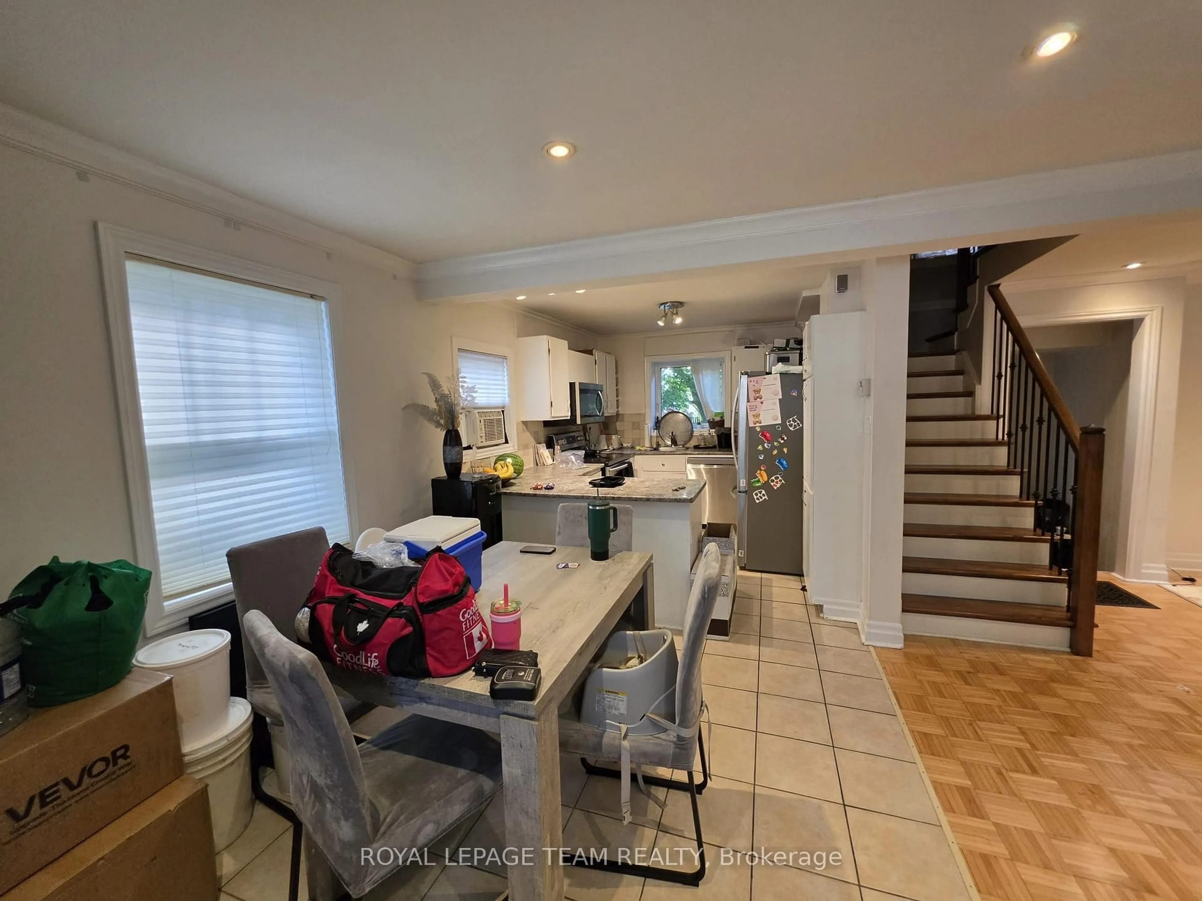 Unknown for 1247 Summerville Ave, Ottawa Ontario K1Z 8G6