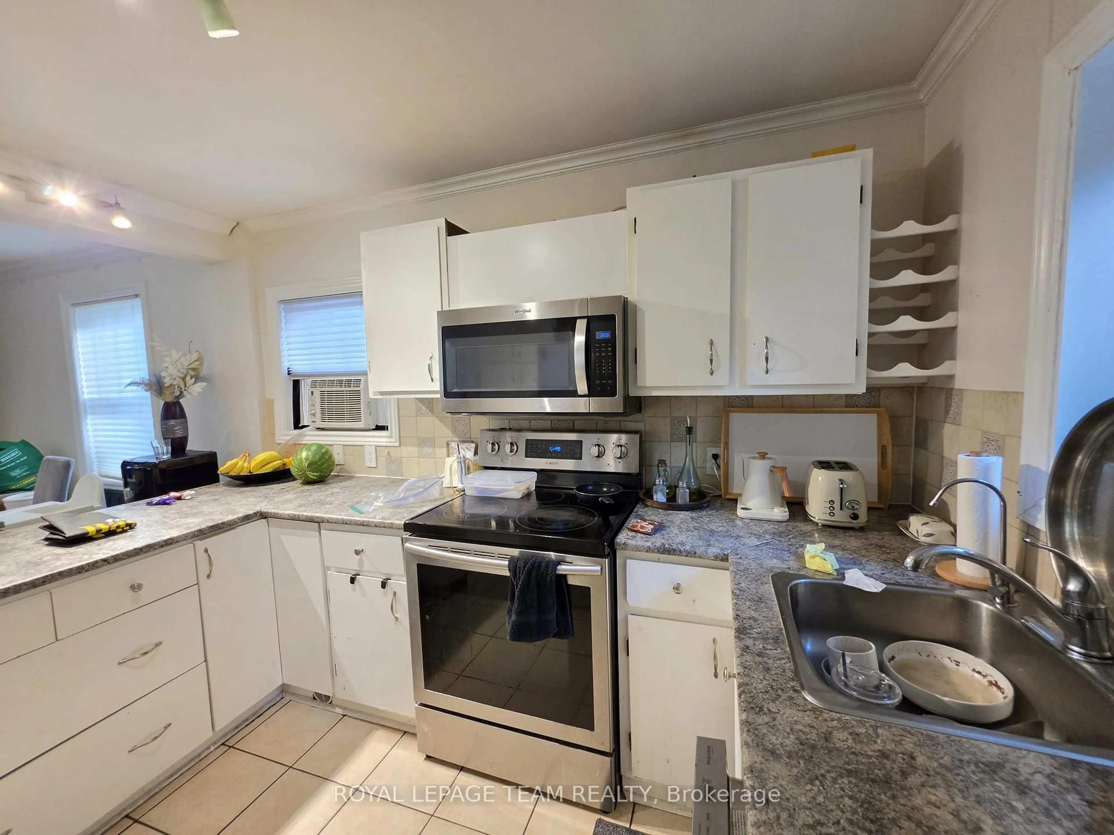Standard kitchen, unknown for 1247 Summerville Ave, Ottawa Ontario K1Z 8G6