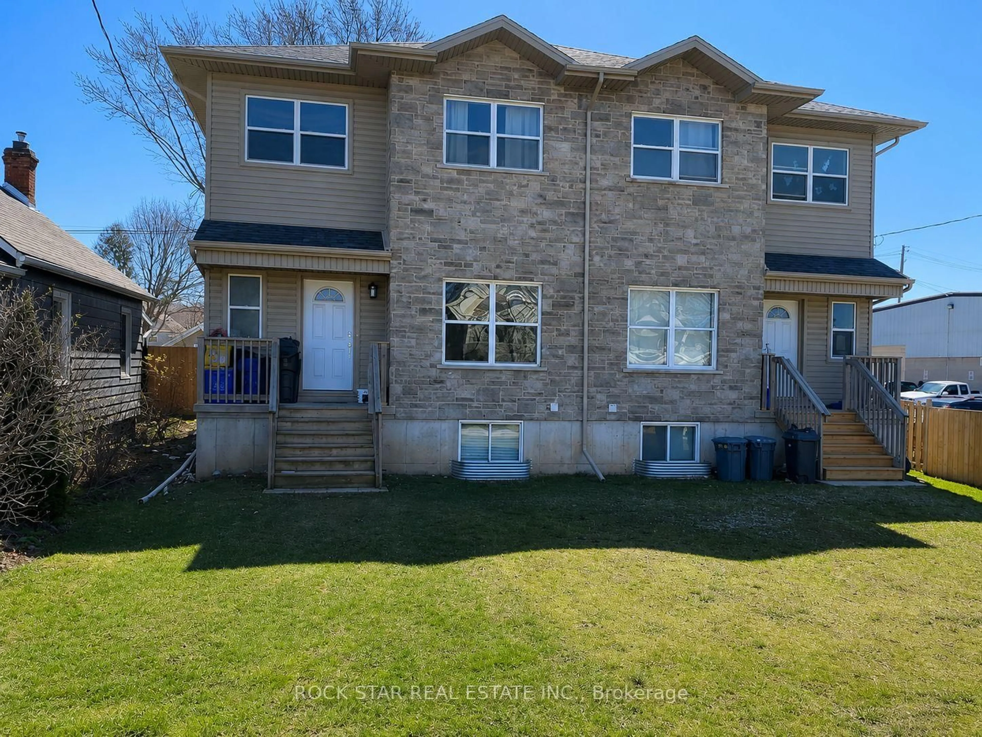 Unknown for 20B CHESTNUT St, St. Catharines Ontario L2T 1G7