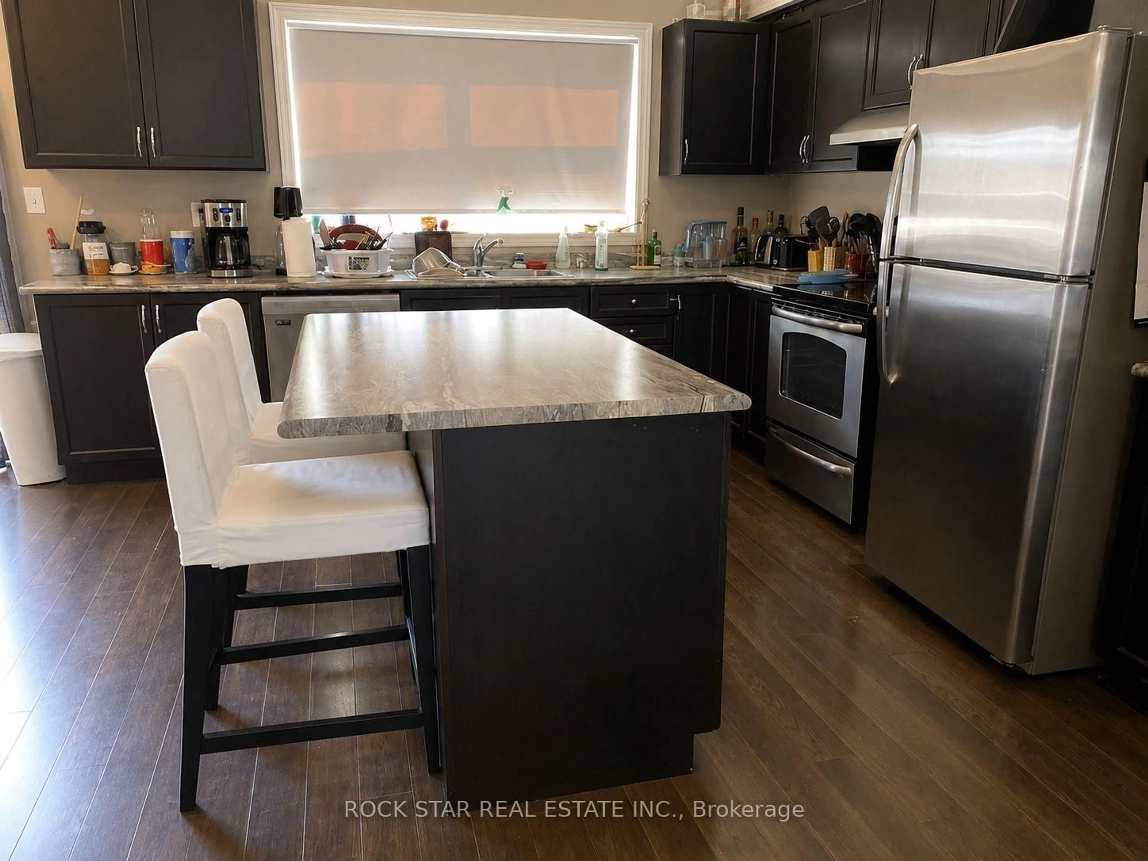 Open concept kitchen, wood/laminate floor for 20B CHESTNUT St, St. Catharines Ontario L2T 1G7