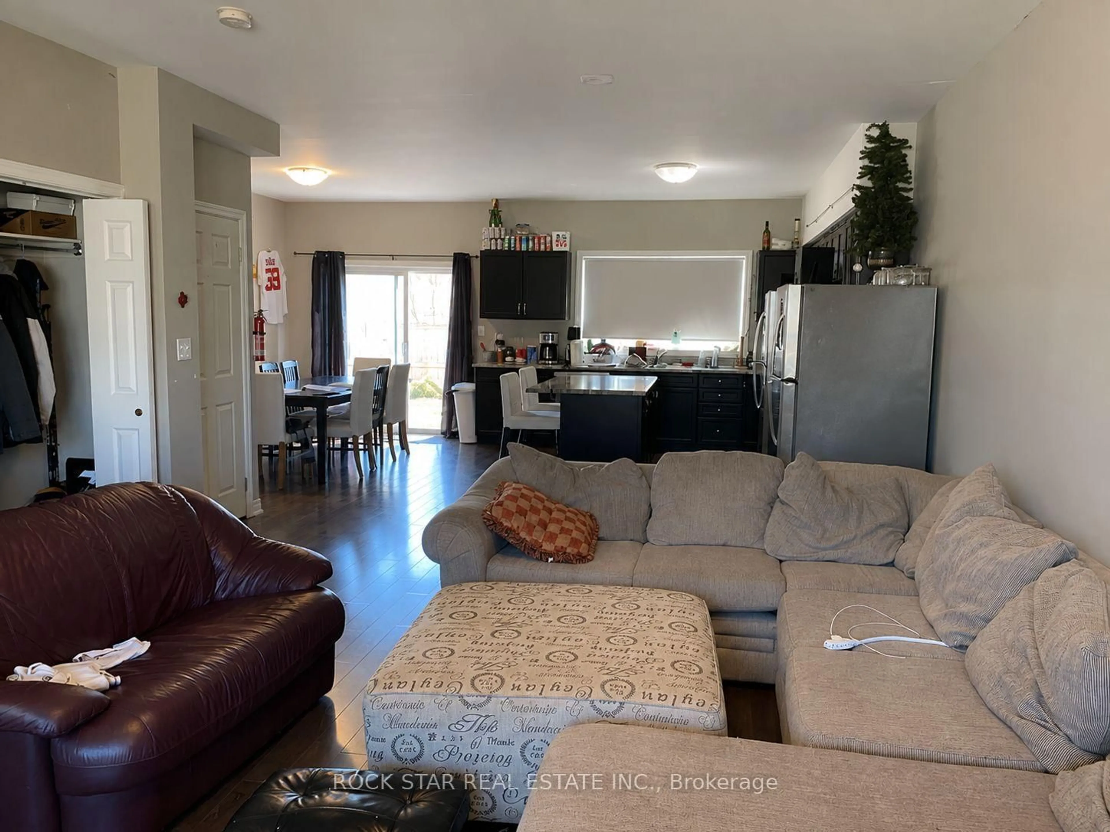 Living room with furniture, unknown for 20B CHESTNUT St, St. Catharines Ontario L2T 1G7