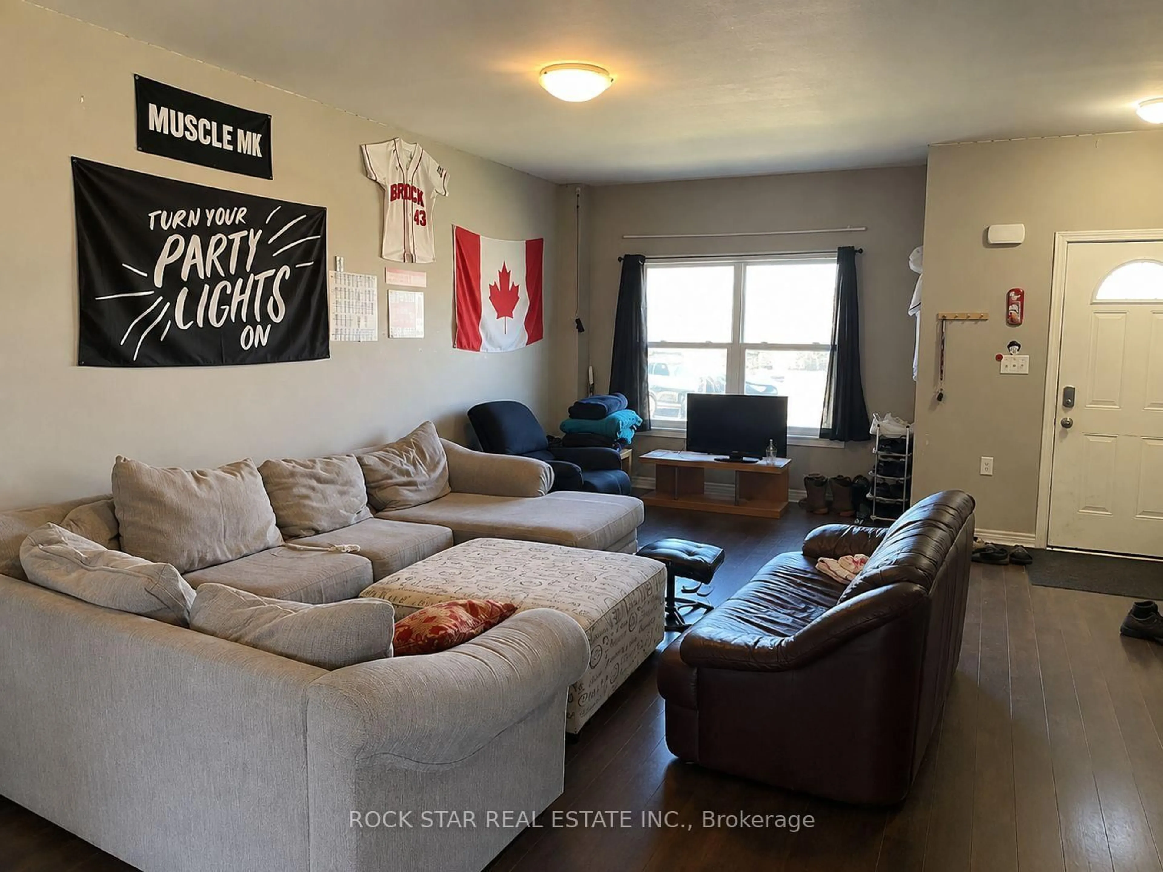 Living room with furniture, unknown for 20B CHESTNUT St, St. Catharines Ontario L2T 1G7