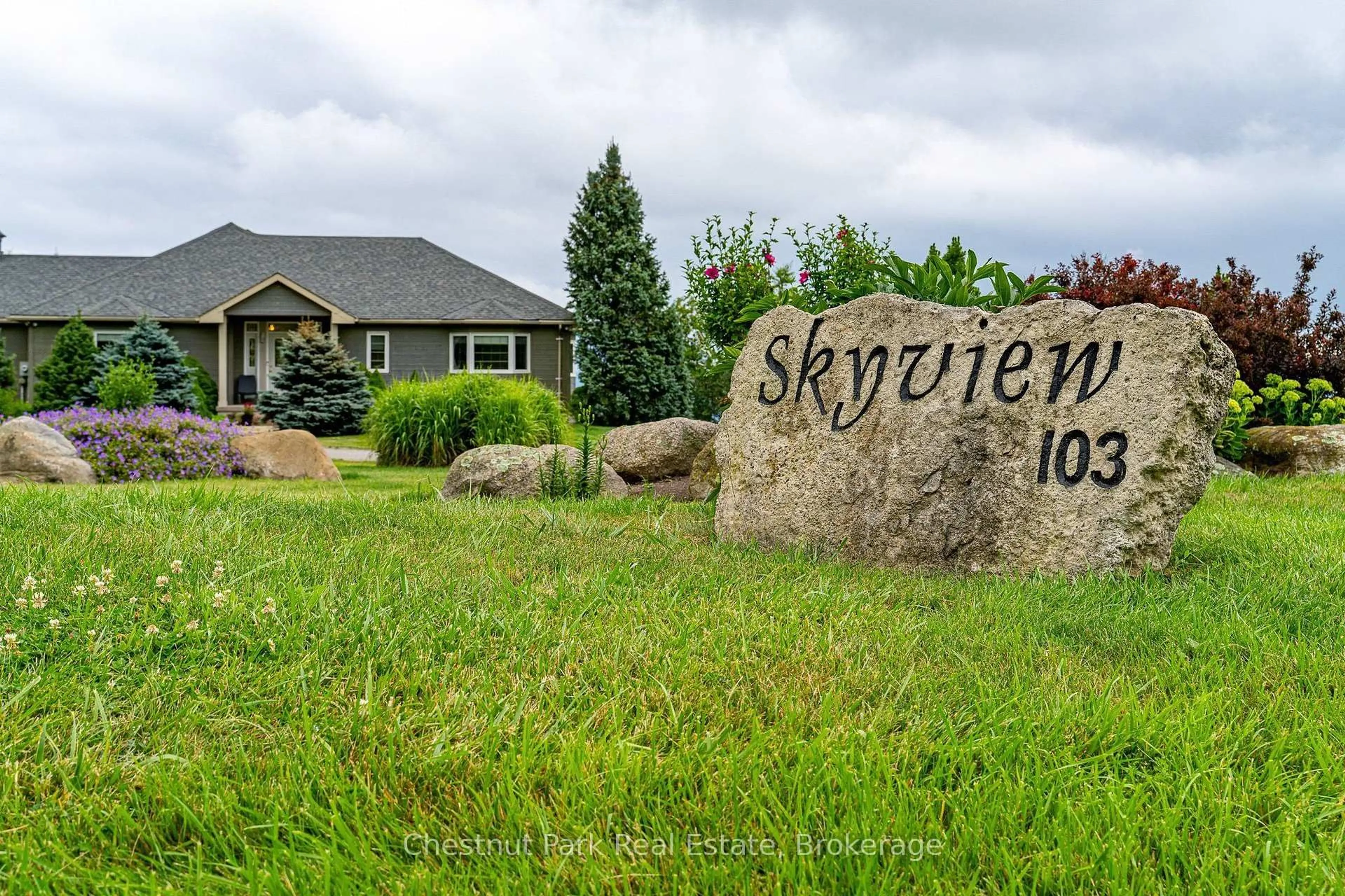 Indoor foyer for 103 Ridgecrest Lane, Meaford Ontario N0H 2P0