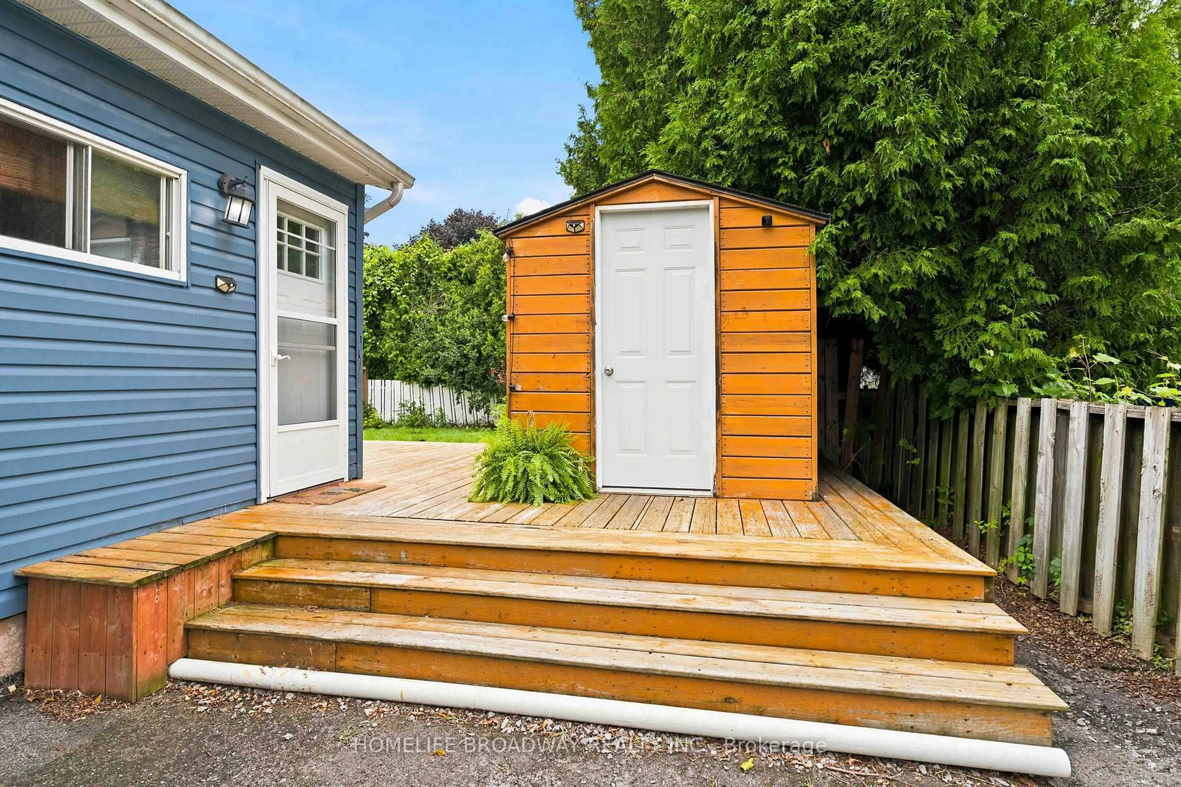 Shed for 255 Robinson St, Grimsby Ontario L3M 3E2