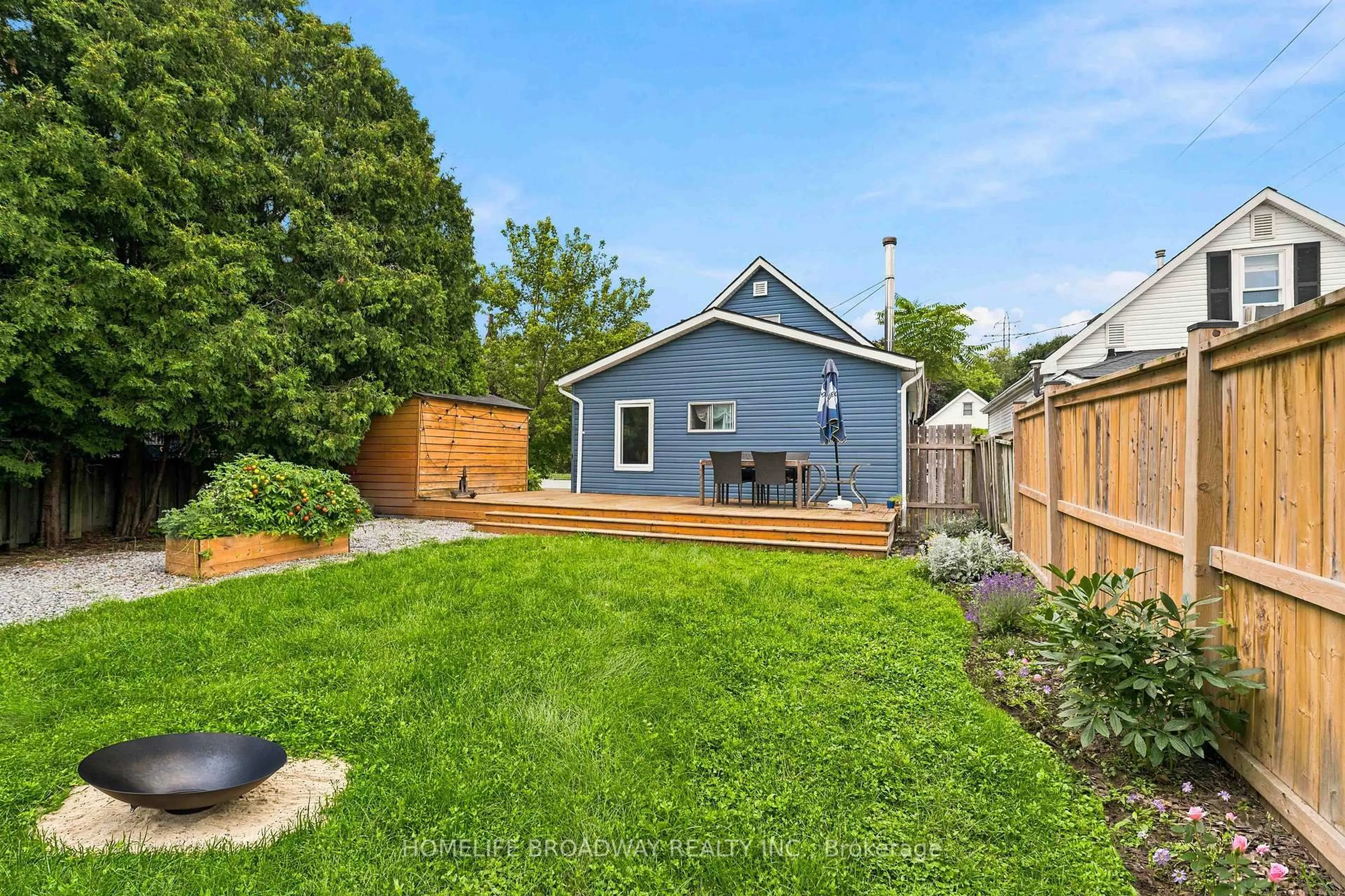 Shed for 255 Robinson St, Grimsby Ontario L3M 3E2