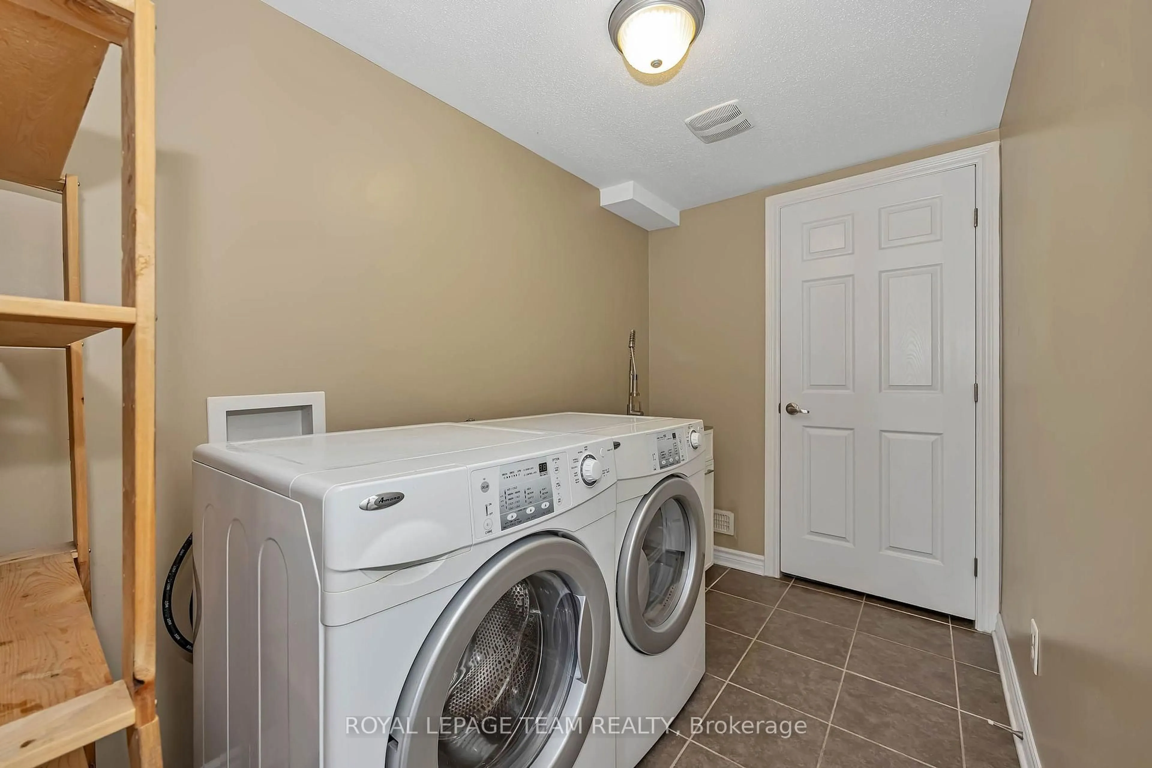 Laundry room for 2555 Waterlilly Way, Ottawa Ontario K2J 0K6