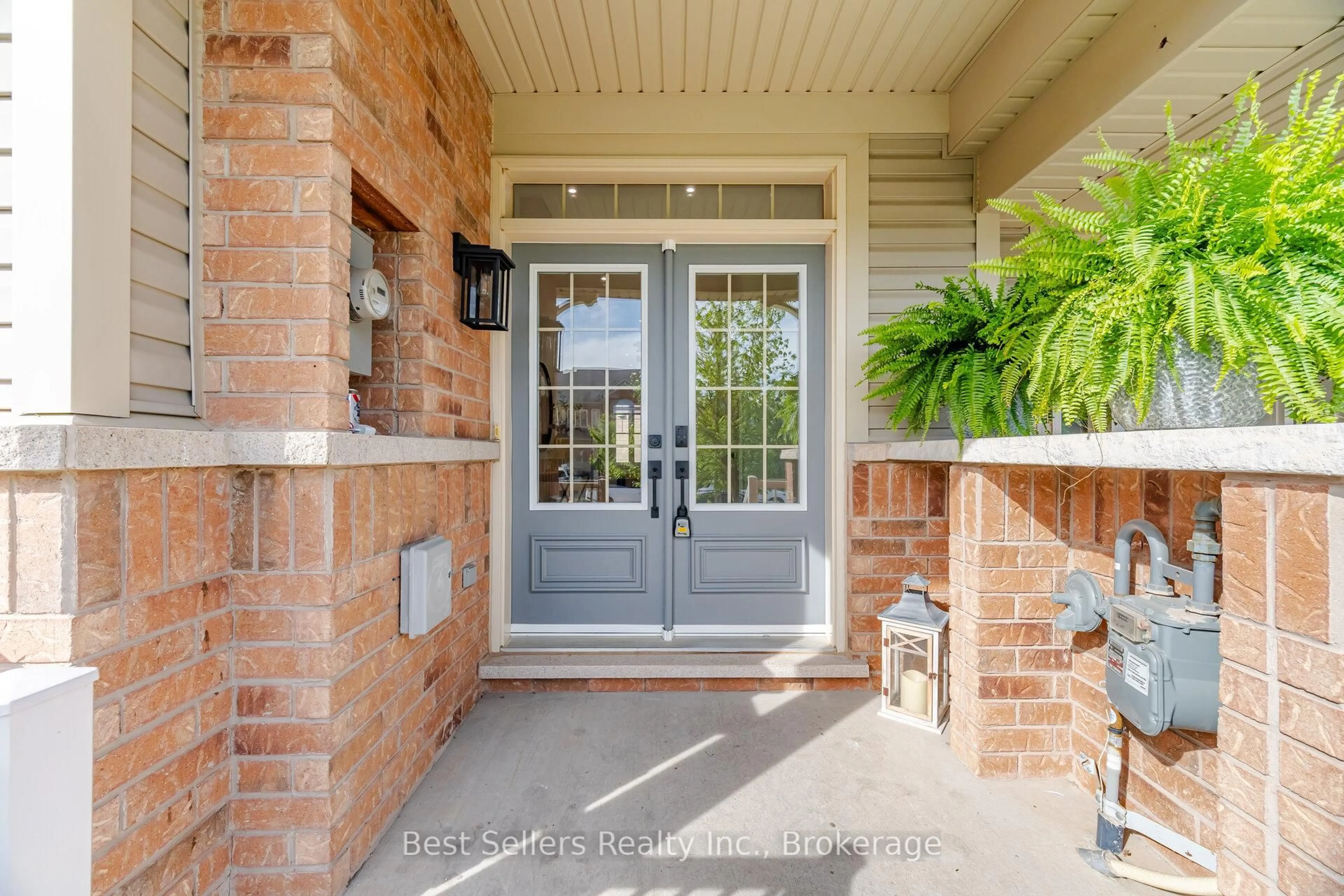 Indoor entryway for 75 Cathedral Crt, Hamilton Ontario L8B 0S1
