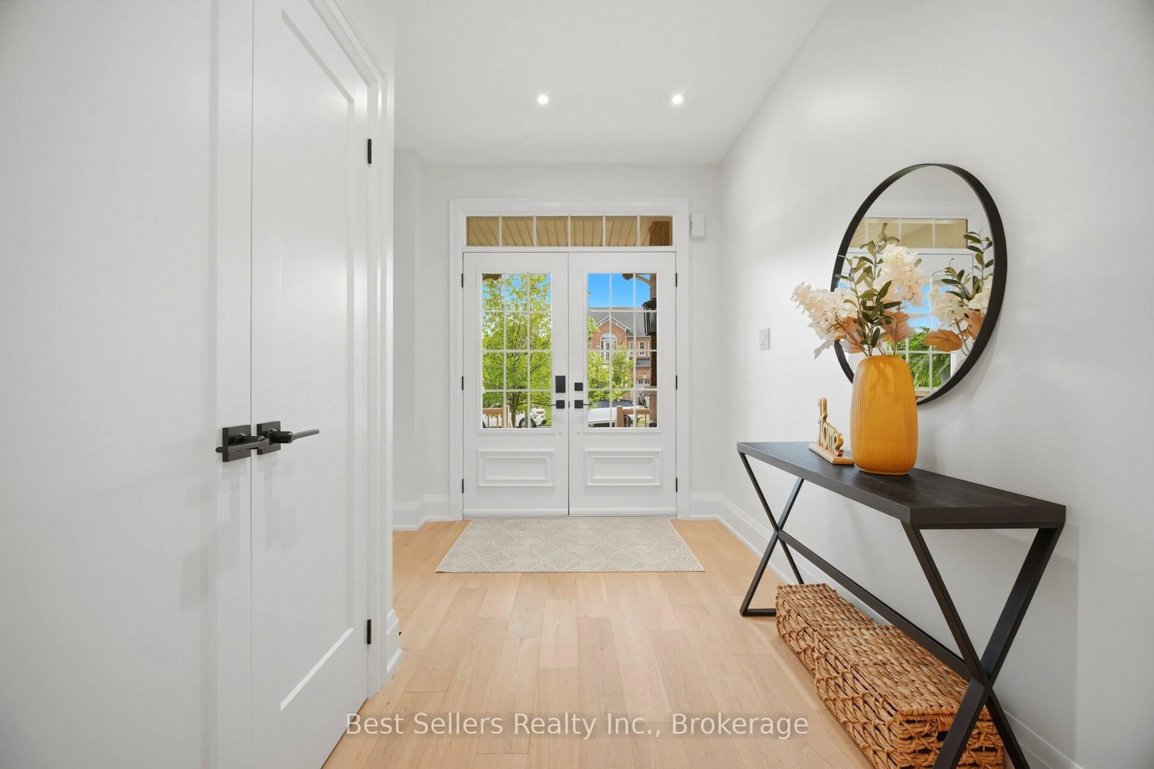 Indoor entryway for 75 Cathedral Crt, Hamilton Ontario L8B 0S1