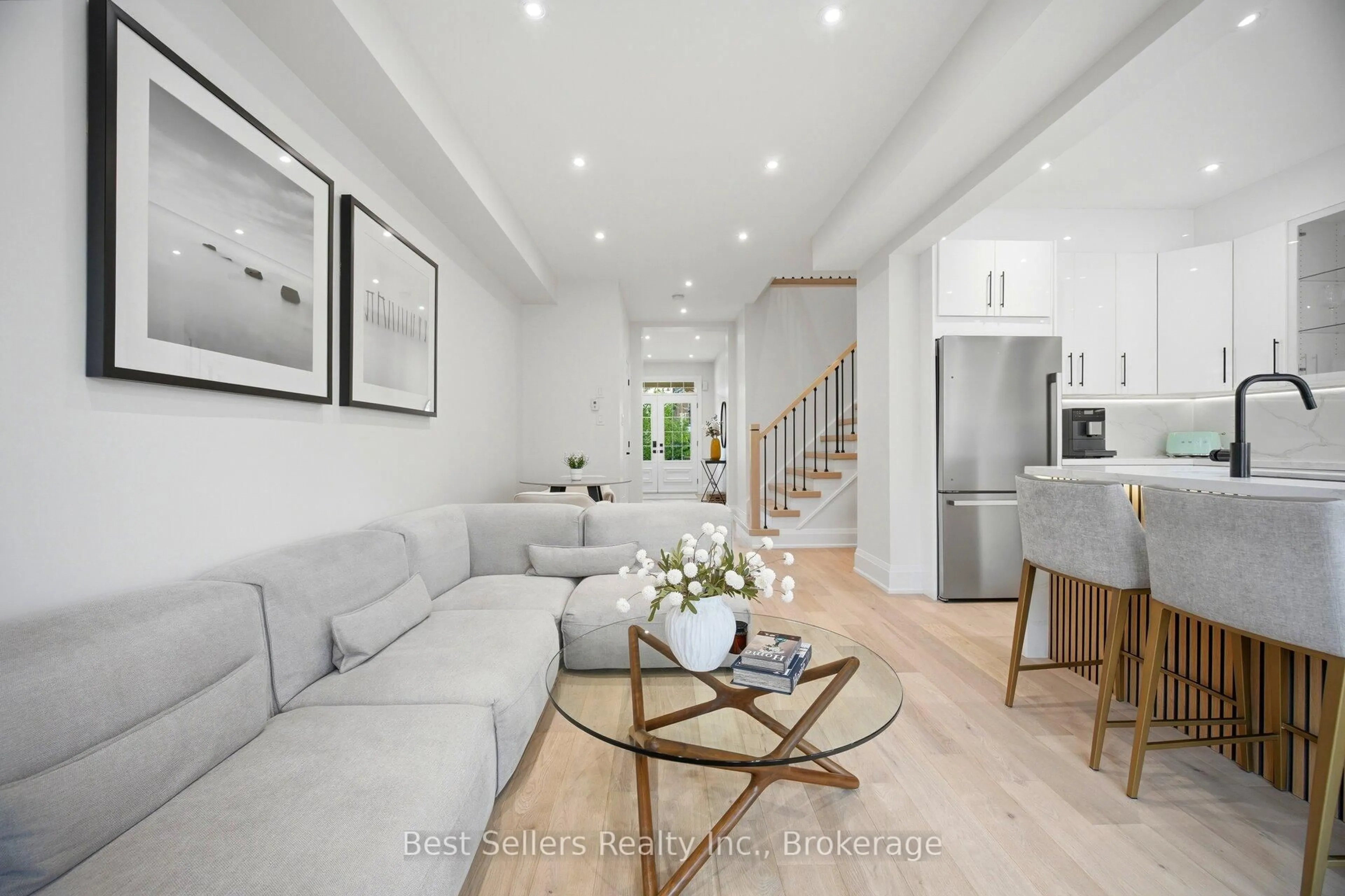 Living room with furniture, unknown for 75 Cathedral Crt, Hamilton Ontario L8B 0S1