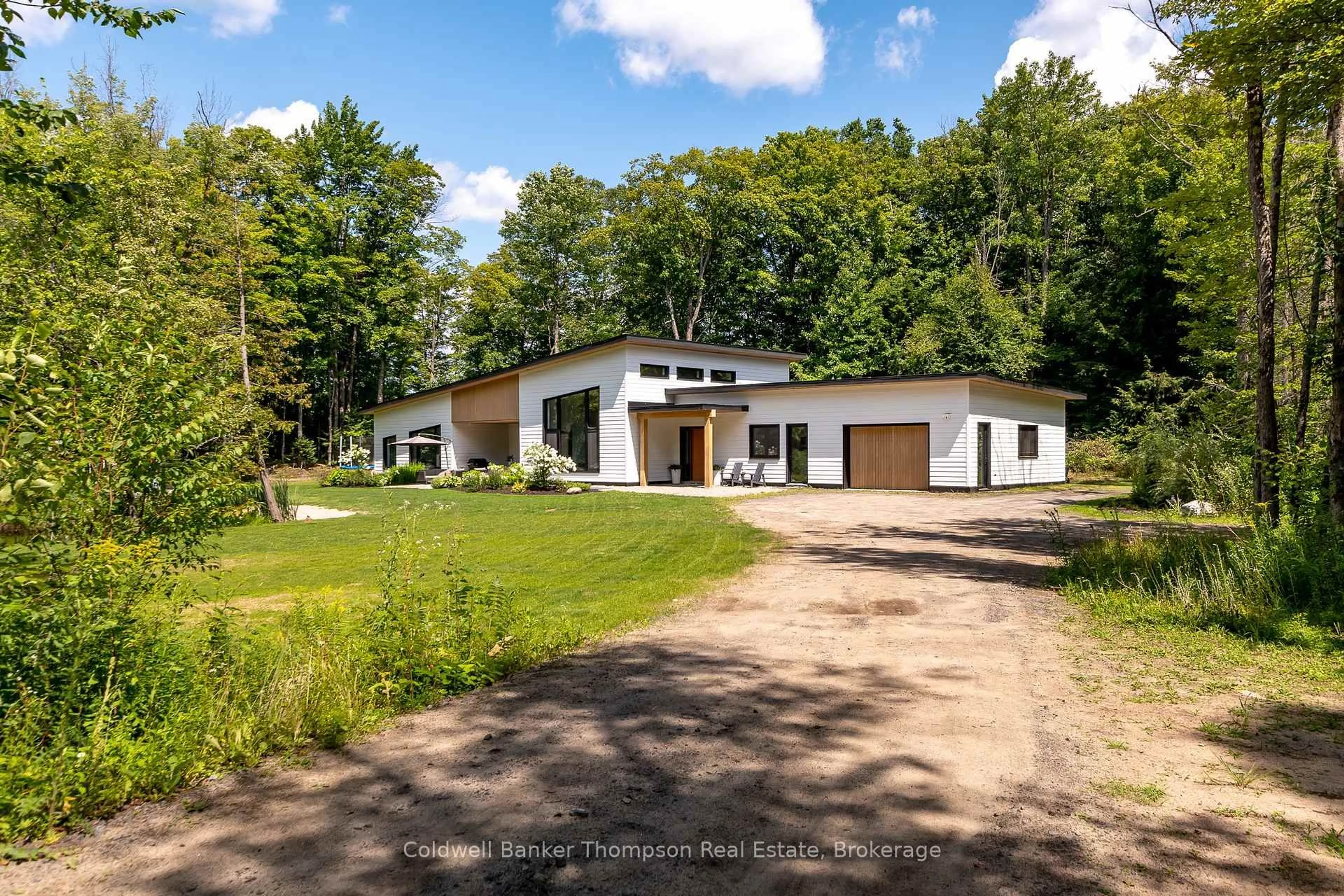 A pic from outside/outdoor area/front of a property/back of a property/a pic from drone, unknown for 753 Williamsport Rd, Huntsville Ontario P1H 2J4