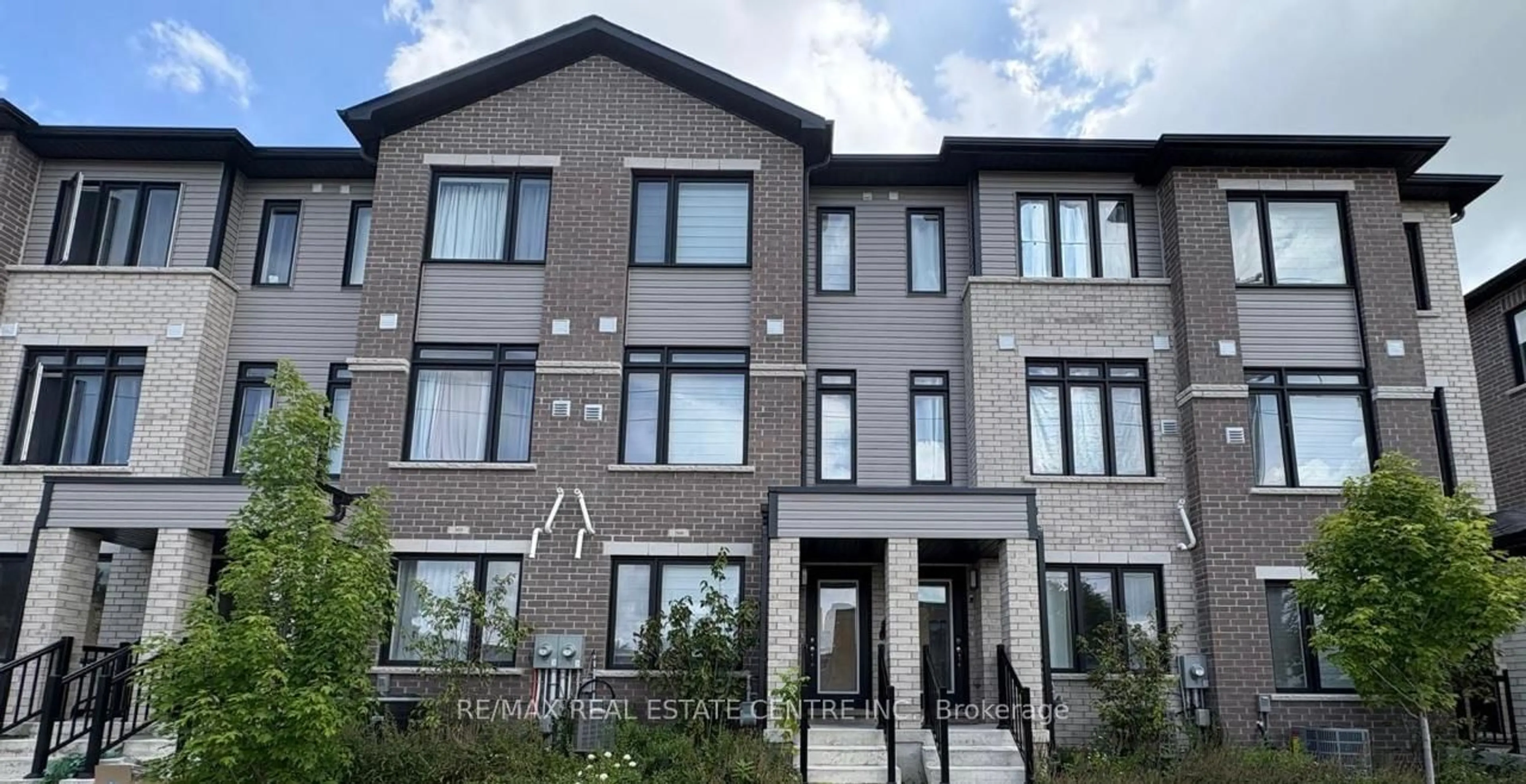 Home with brick exterior material, building for 585 Colborne St #304, Brantford Ontario N3S 3M7