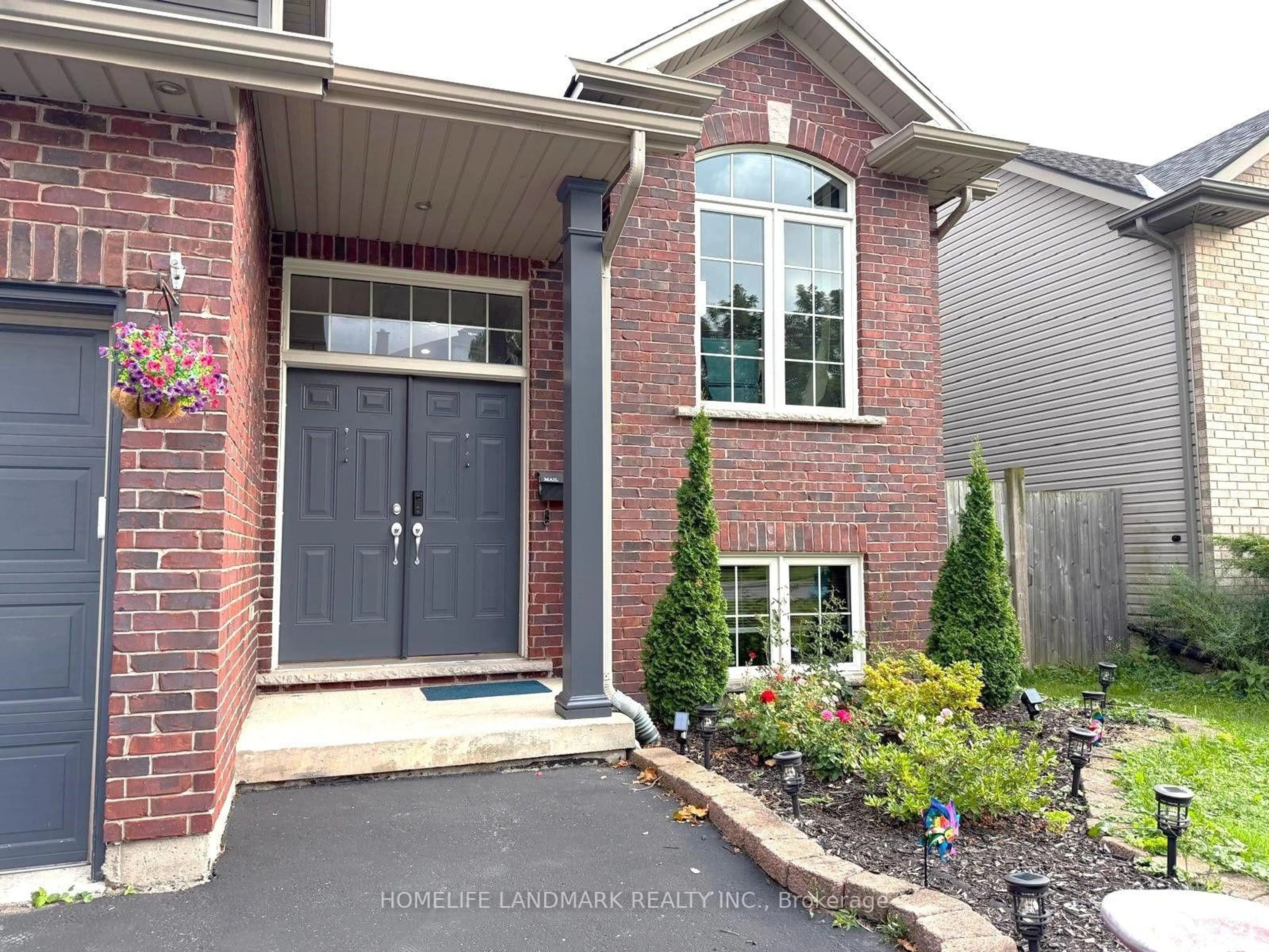Home with brick exterior material, street for 23 Water St, Thorold Ontario L2V 2K2