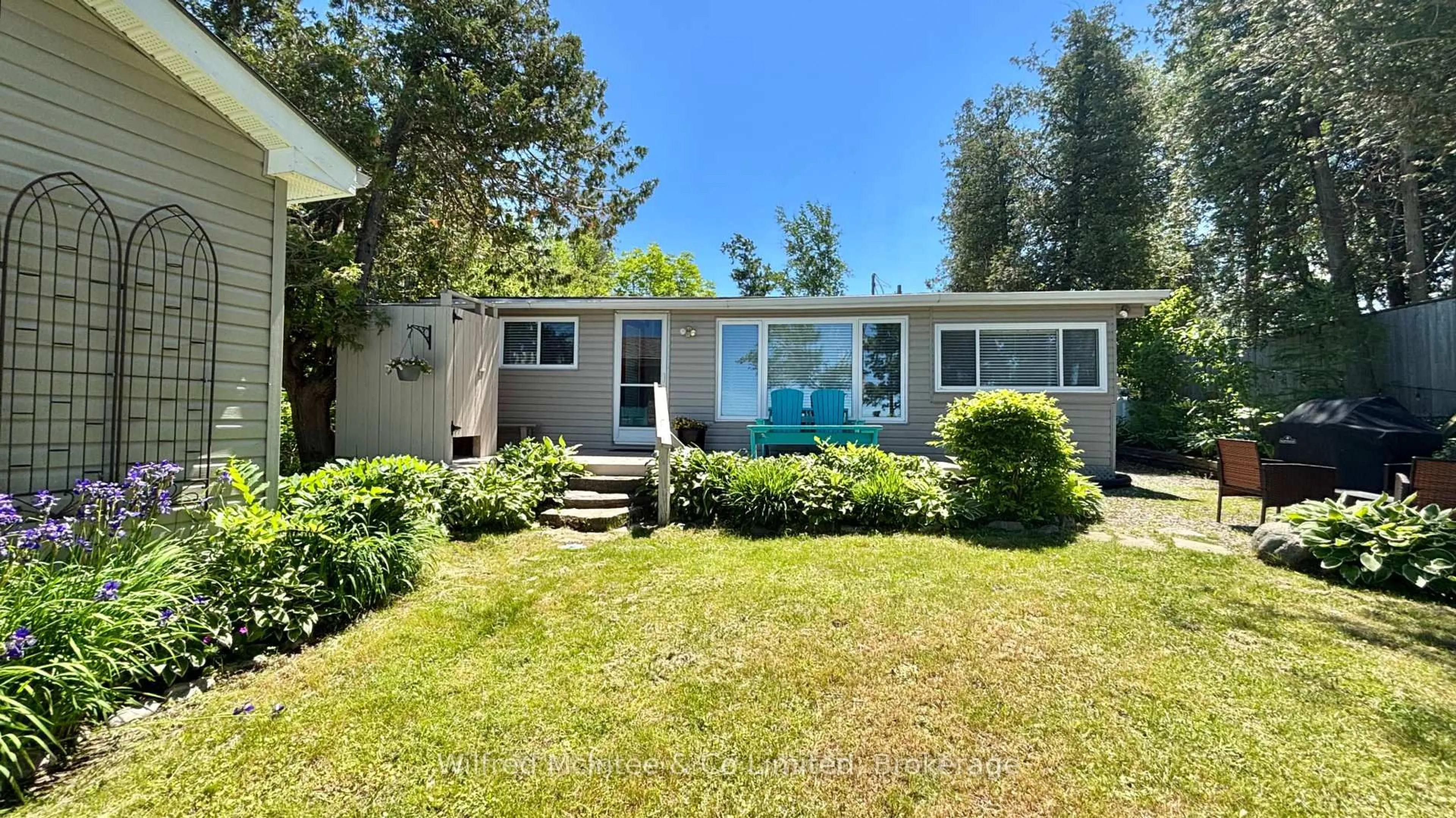 Home with vinyl exterior material, street for 537 BRUCE ROAD 13 Rd, Native Leased Lands Ontario N0H 2L0