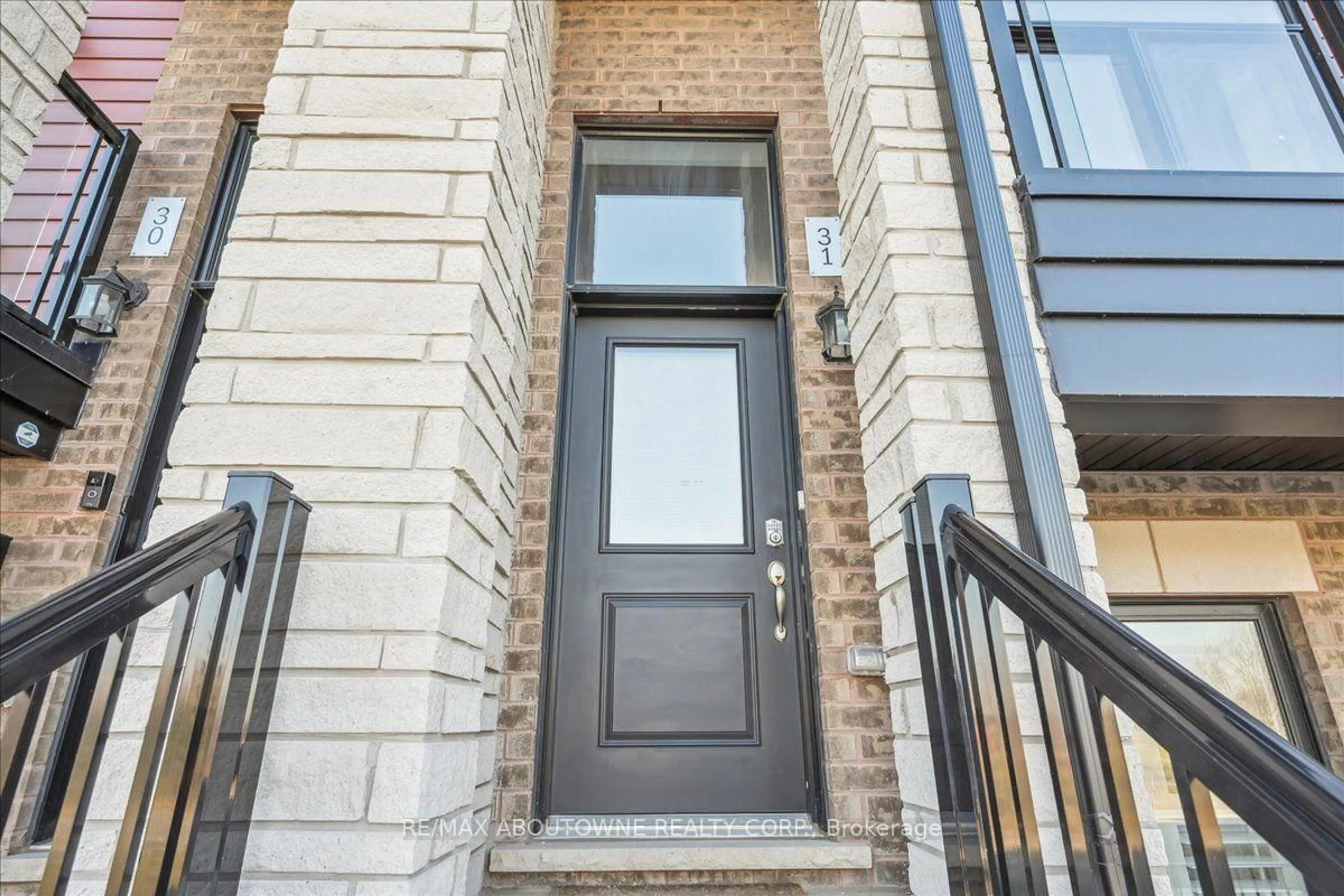 Home with brick exterior material, street for 590 North Service Rd #31, Hamilton Ontario L8E 0K5