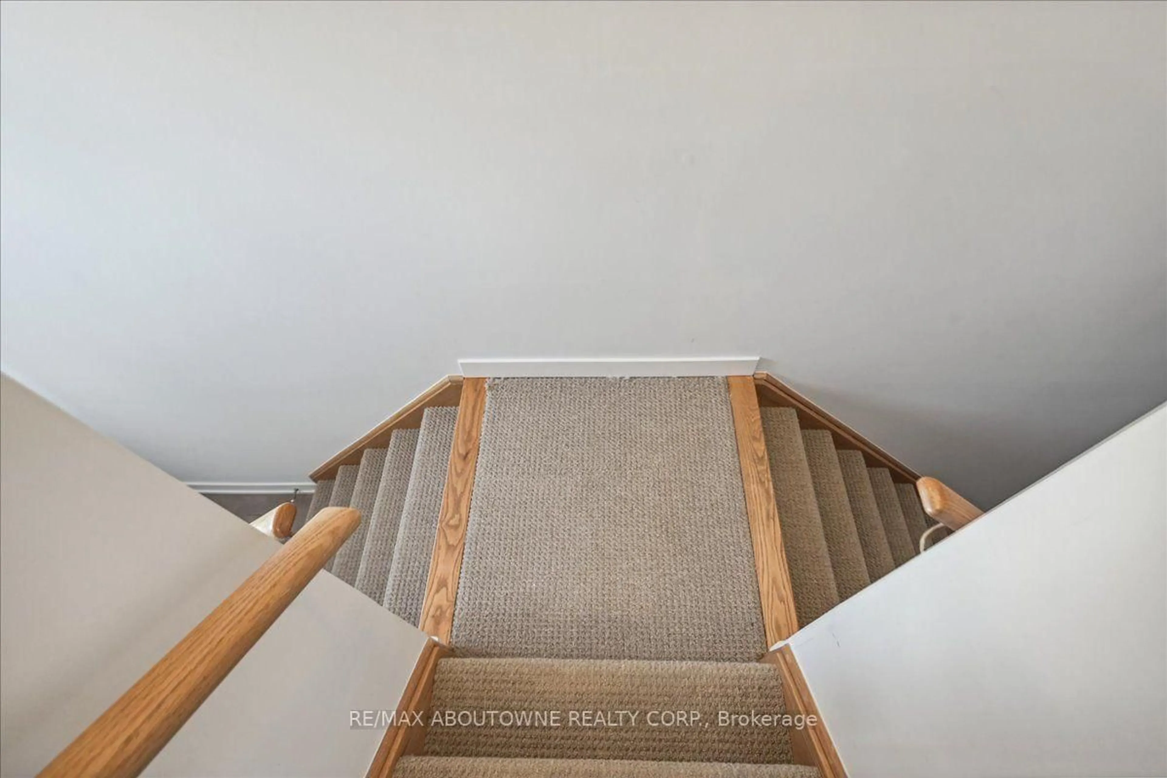 Stairs for 590 North Service Rd #31, Hamilton Ontario L8E 0K5
