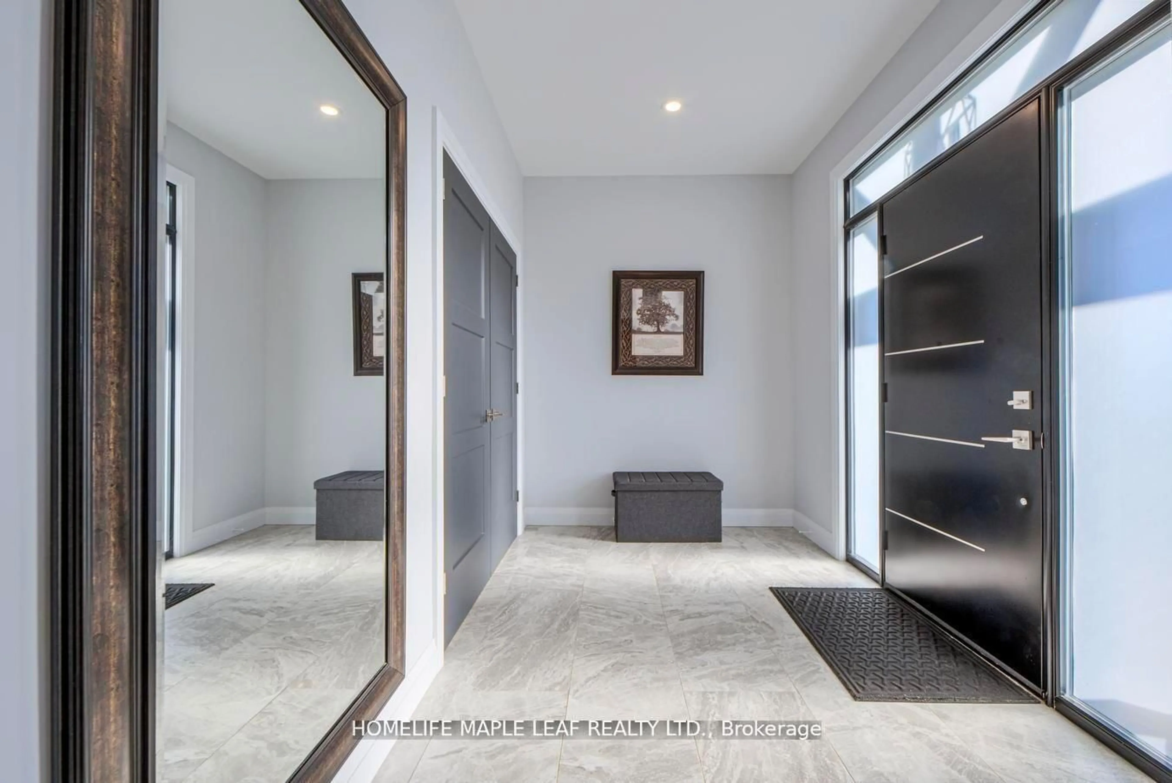 Indoor foyer for 585437 County Rd #17, Melancthon Ontario L9V 1Z1