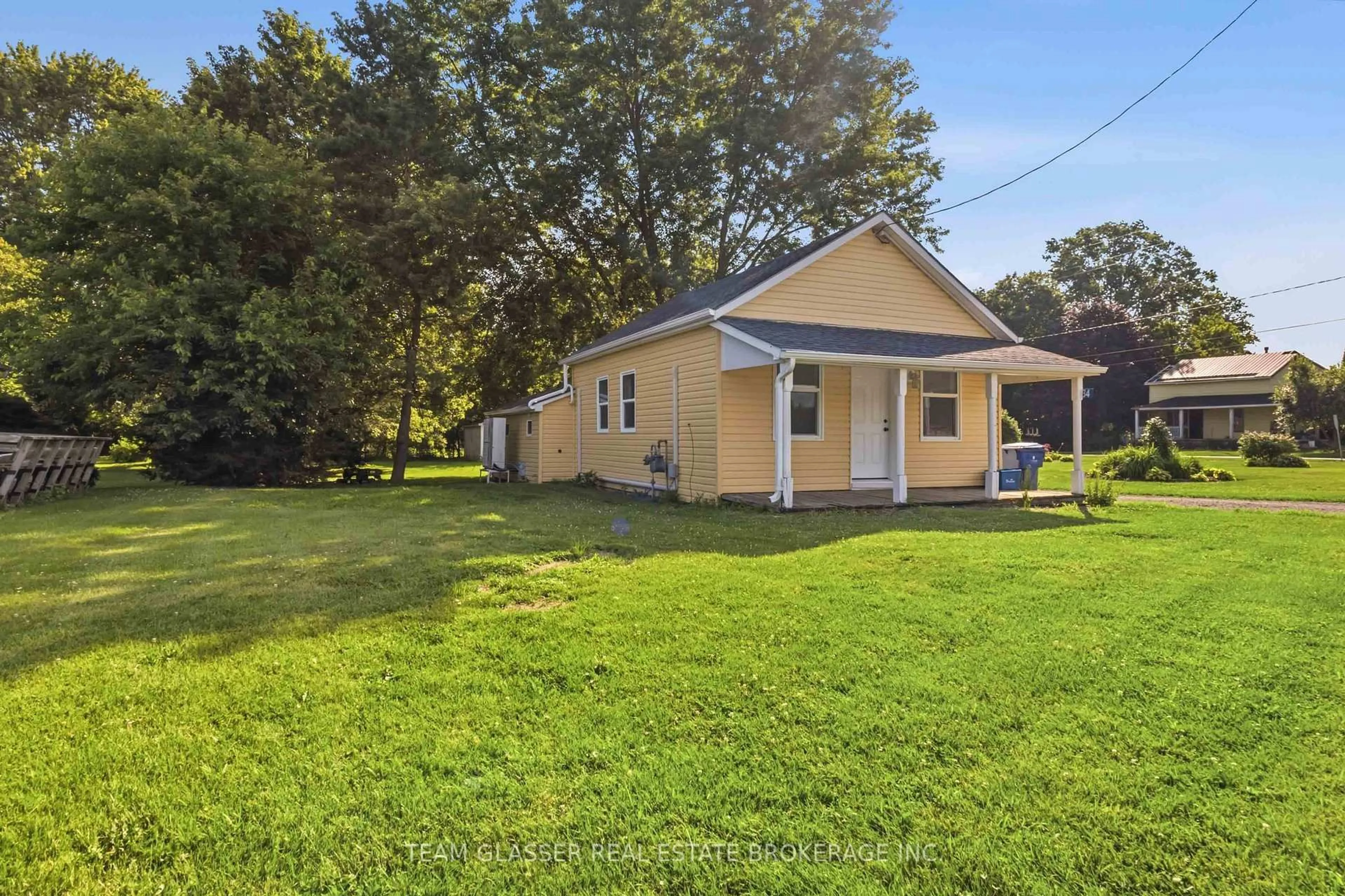 A pic from outside/outdoor area/front of a property/back of a property/a pic from drone, unknown for 34 BROADWAY St, Newbury Ontario N0L 1Z0