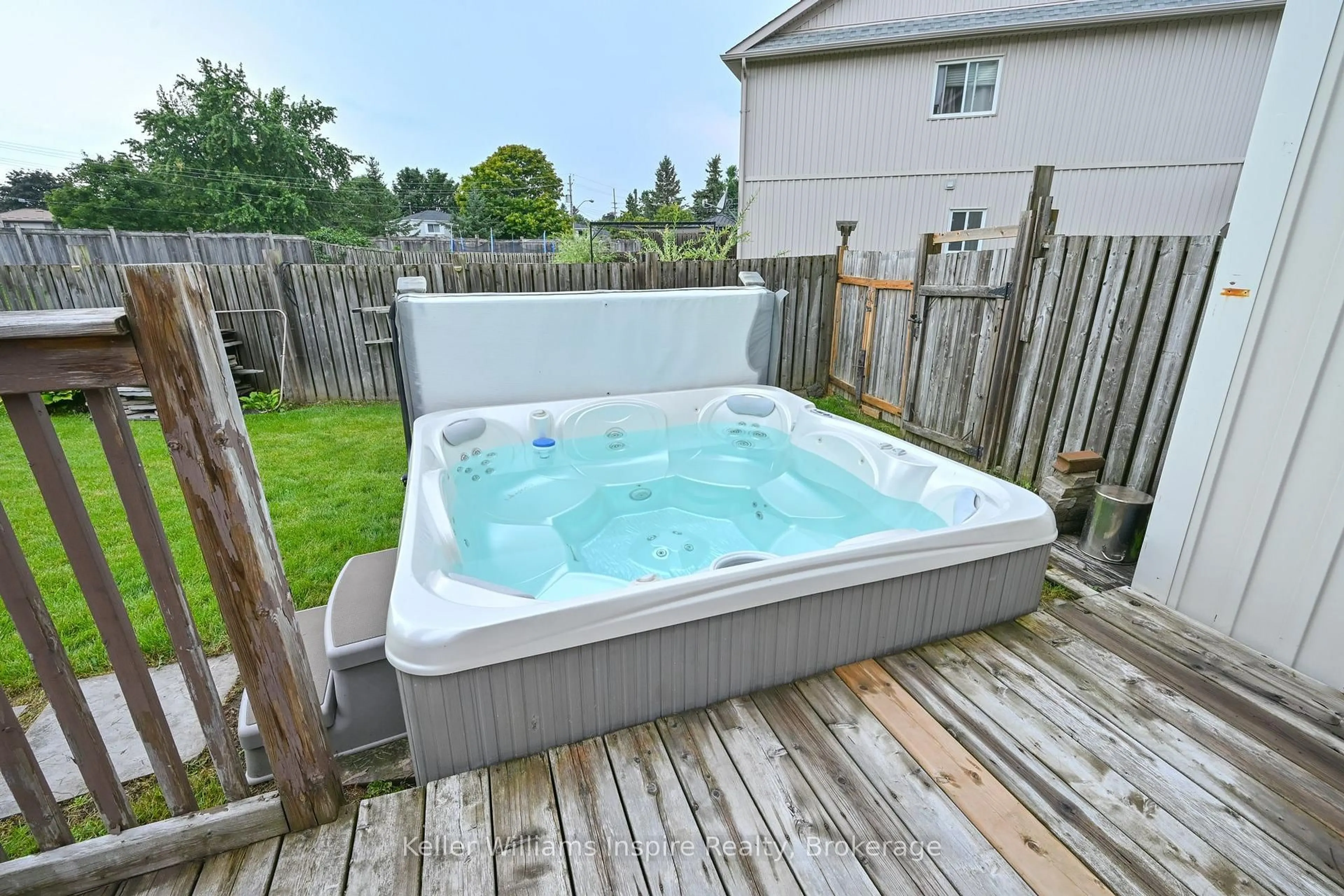 Pool for 352 Orvis Cres, Shelburne Ontario L0N 1S2