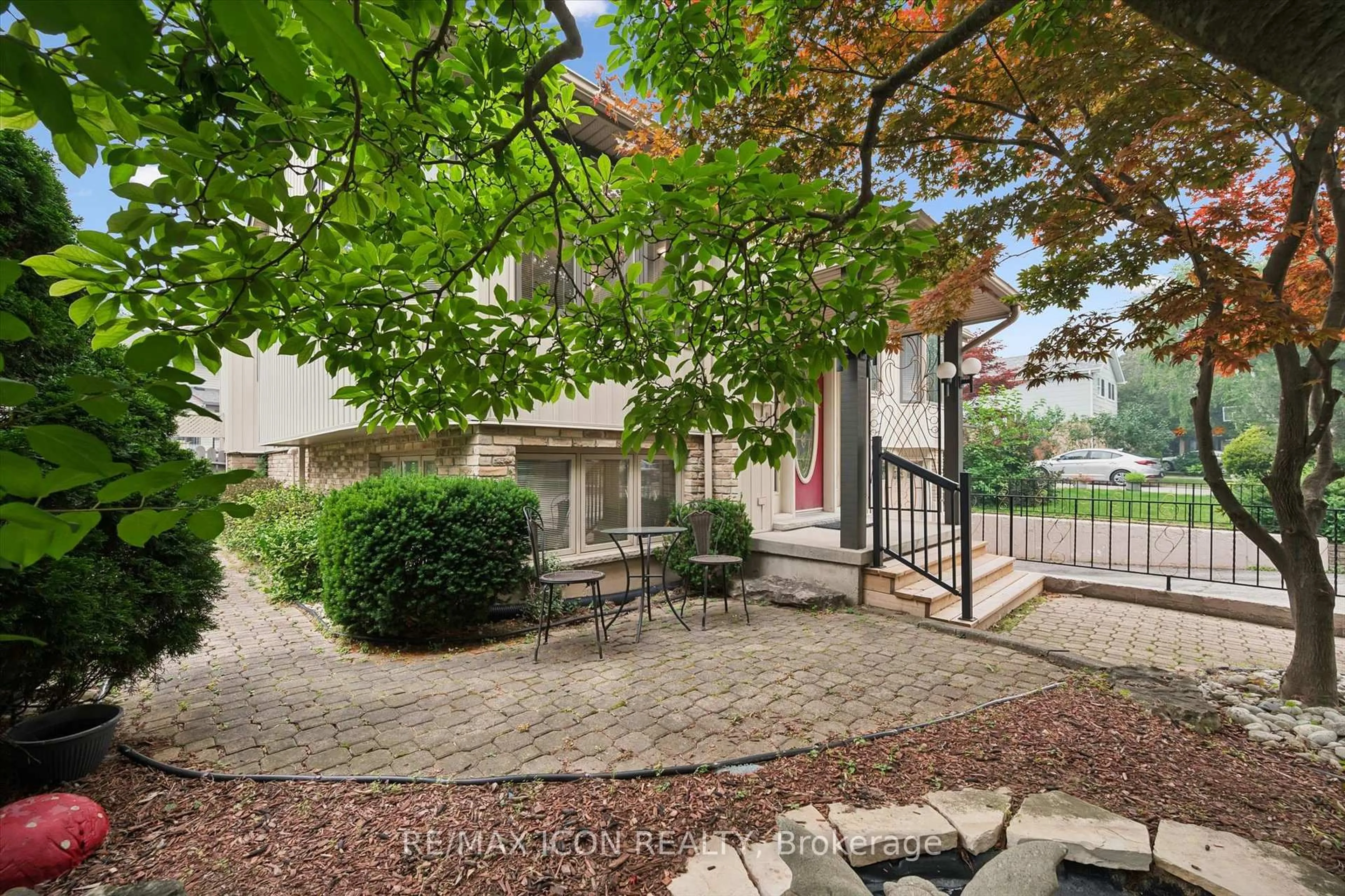 Patio, street for 30 Shuh Ave, Kitchener Ontario N2A 2X9