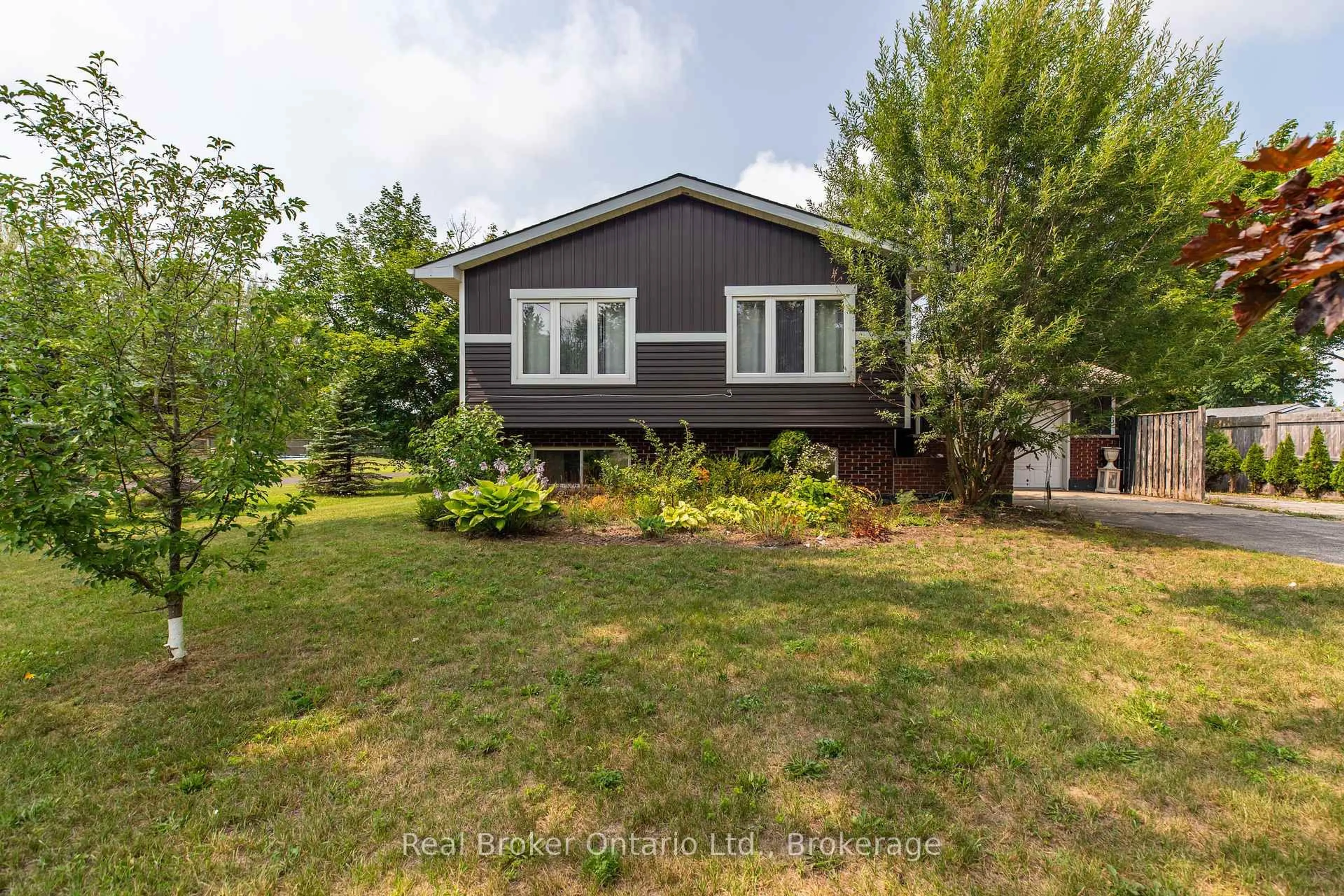 Home with vinyl exterior material, unknown for 115 Carlisle St, Saugeen Shores Ontario N0H 2L0