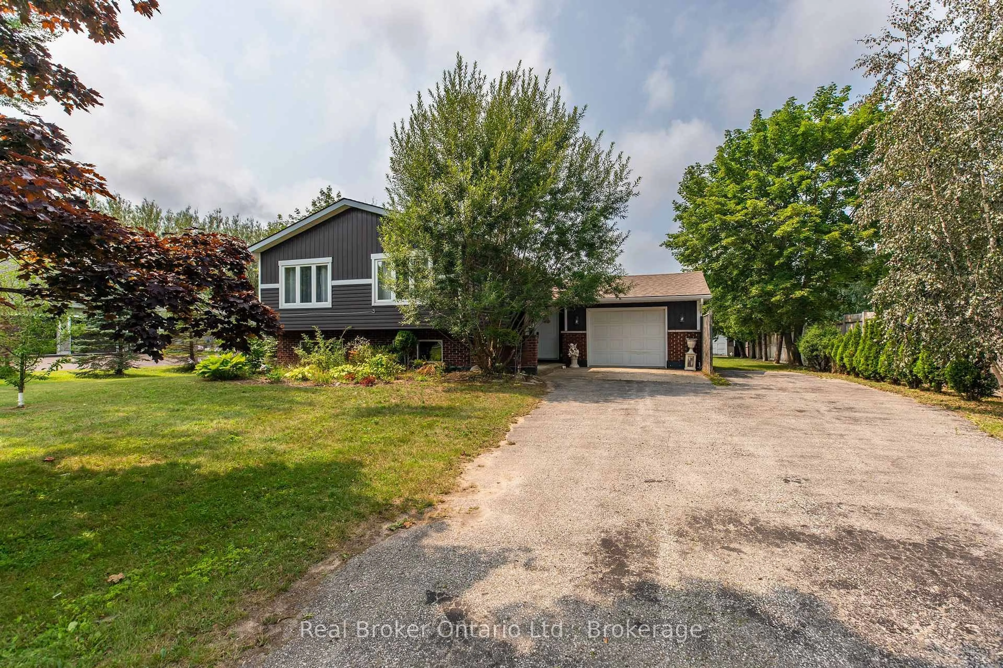 A pic from outside/outdoor area/front of a property/back of a property/a pic from drone, street for 115 Carlisle St, Saugeen Shores Ontario N0H 2L0