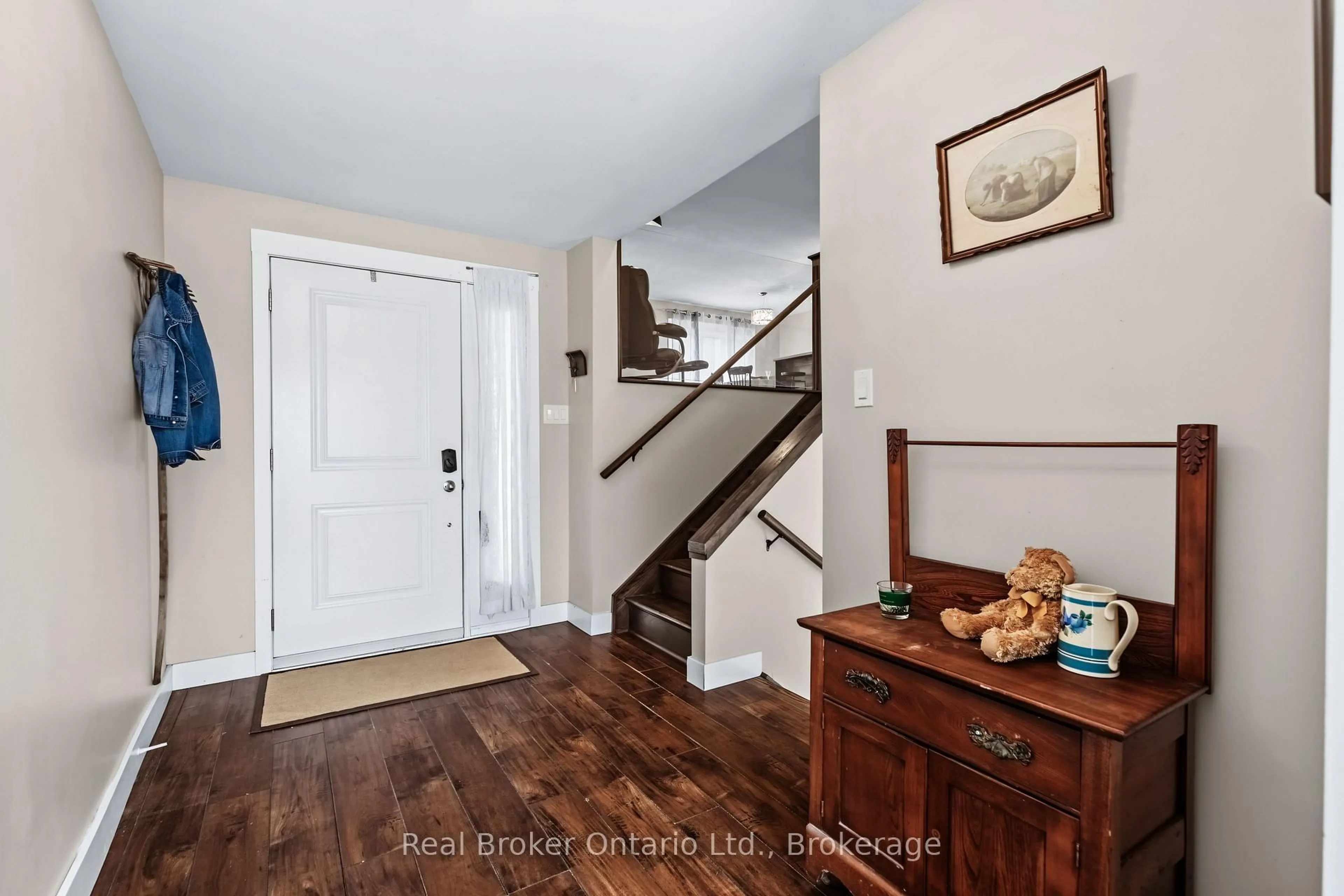 Indoor entryway for 115 Carlisle St, Saugeen Shores Ontario N0H 2L0