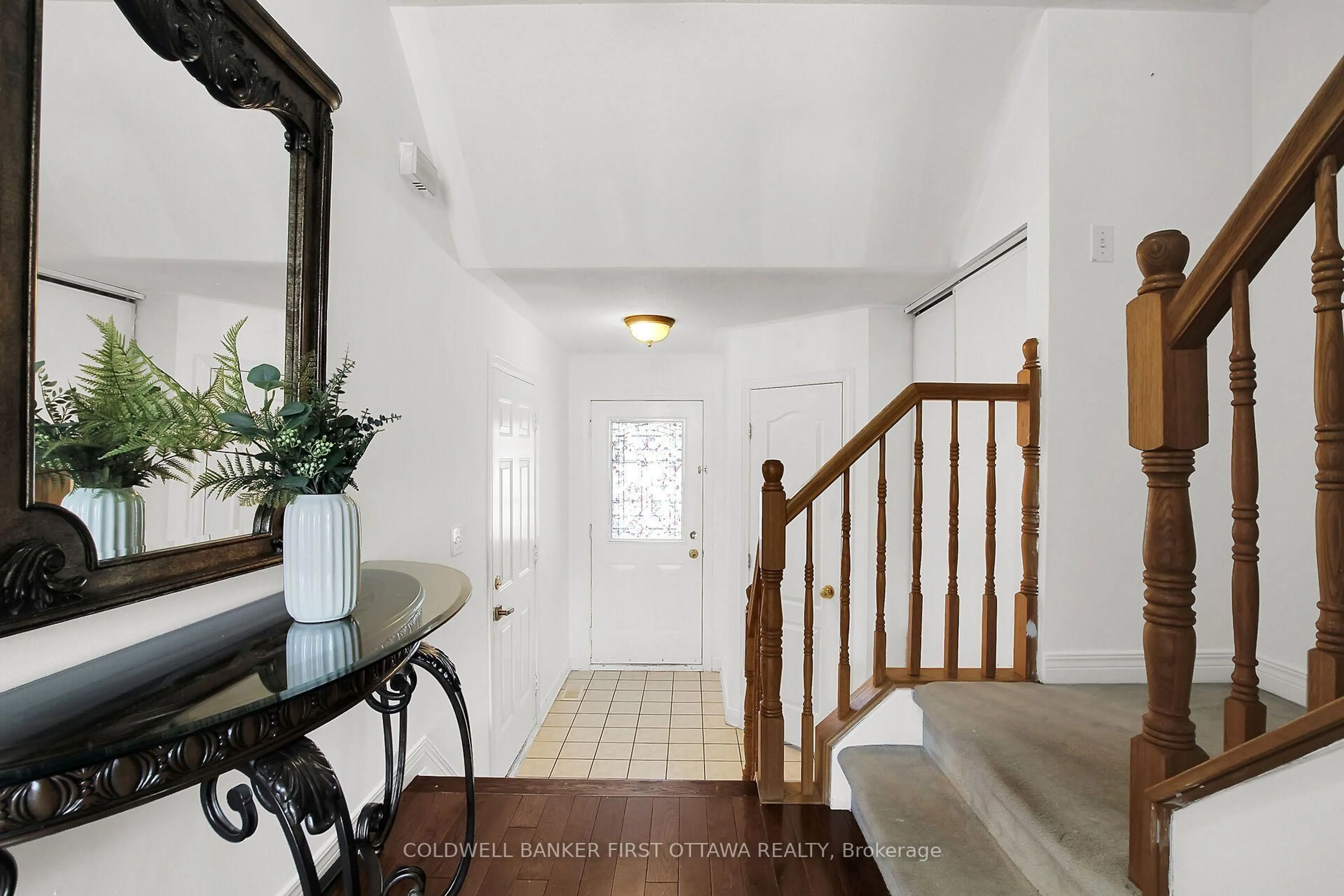 Indoor entryway for 24 Crampton Dr, Carleton Place Ontario K7C 4P7