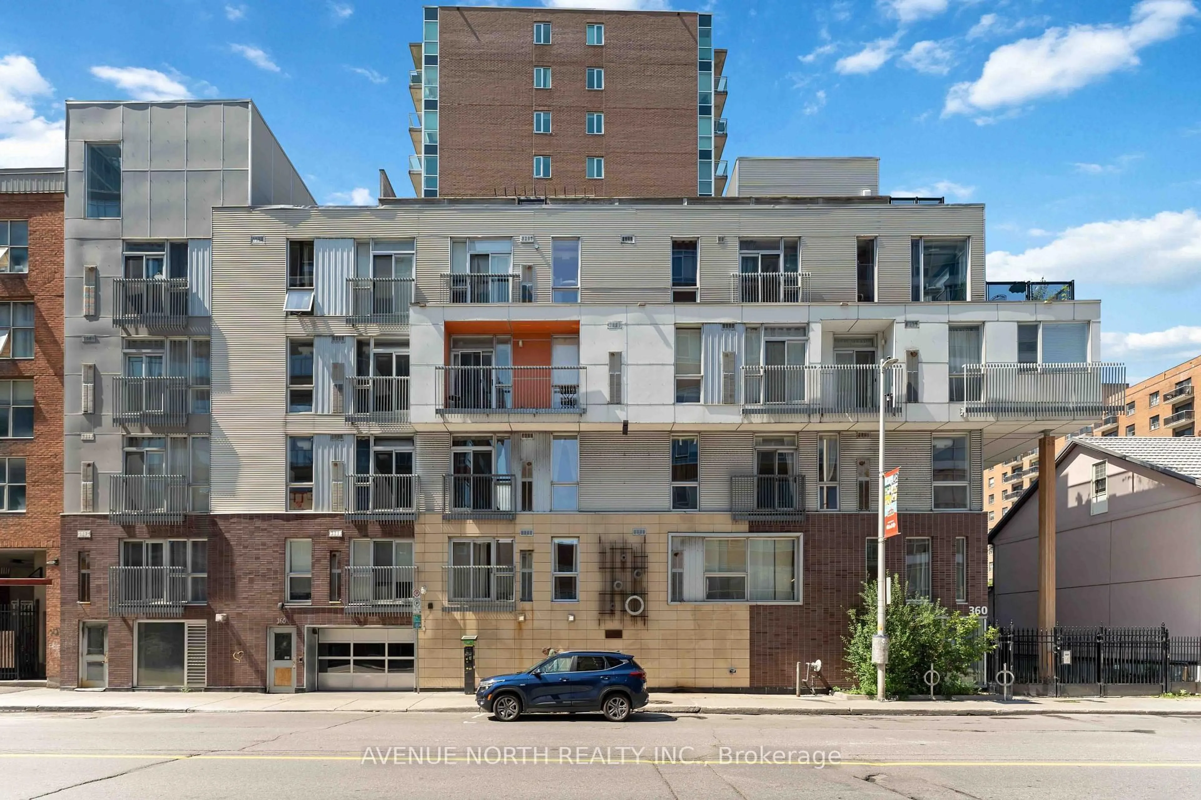 A pic from outside/outdoor area/front of a property/back of a property/a pic from drone, city buildings view from balcony for 360 Cumberland St #201, Ottawa Ontario K1N 0B1