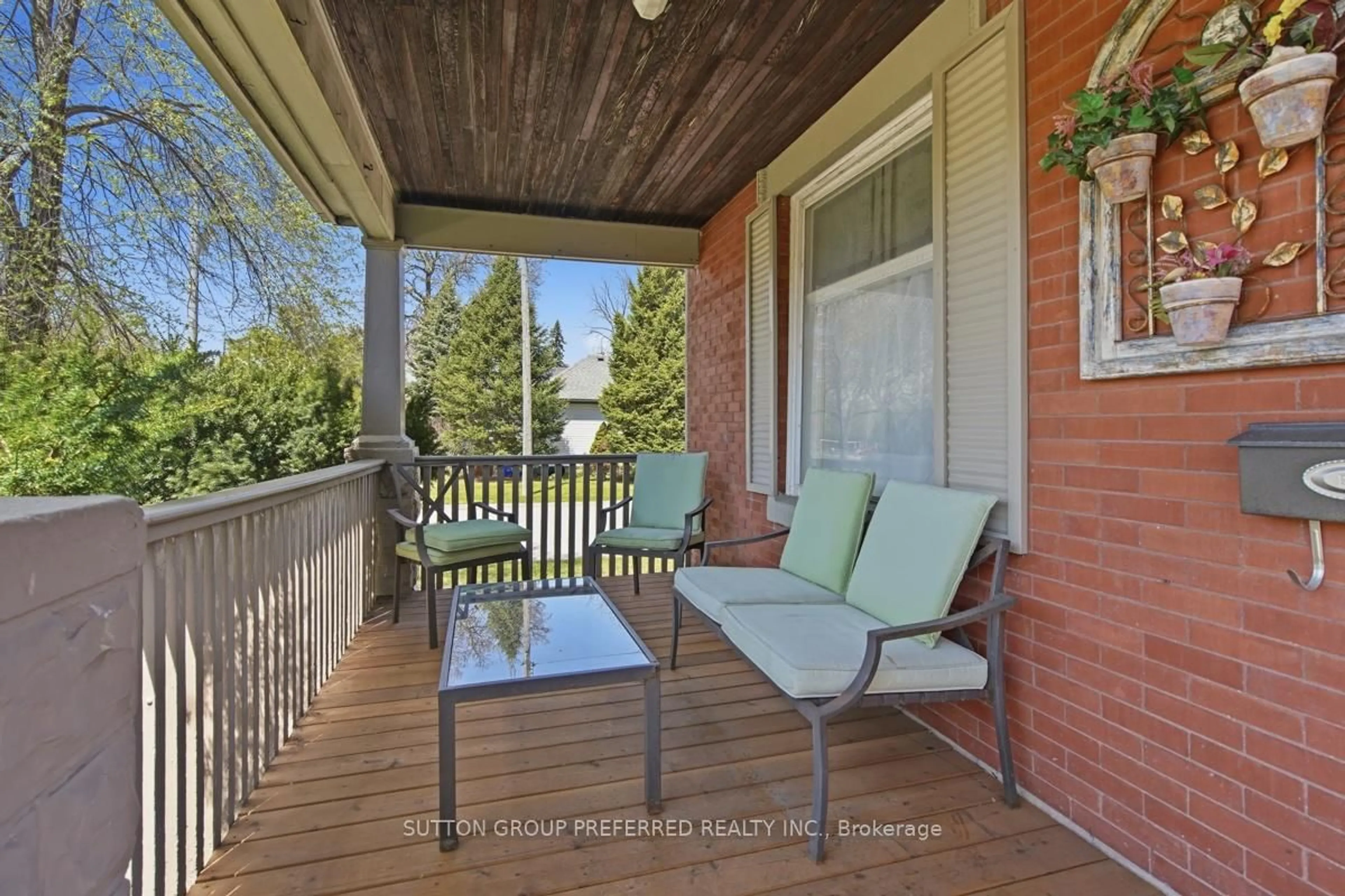 Patio, street for 178 East St, London East Ontario N5Z 2R8
