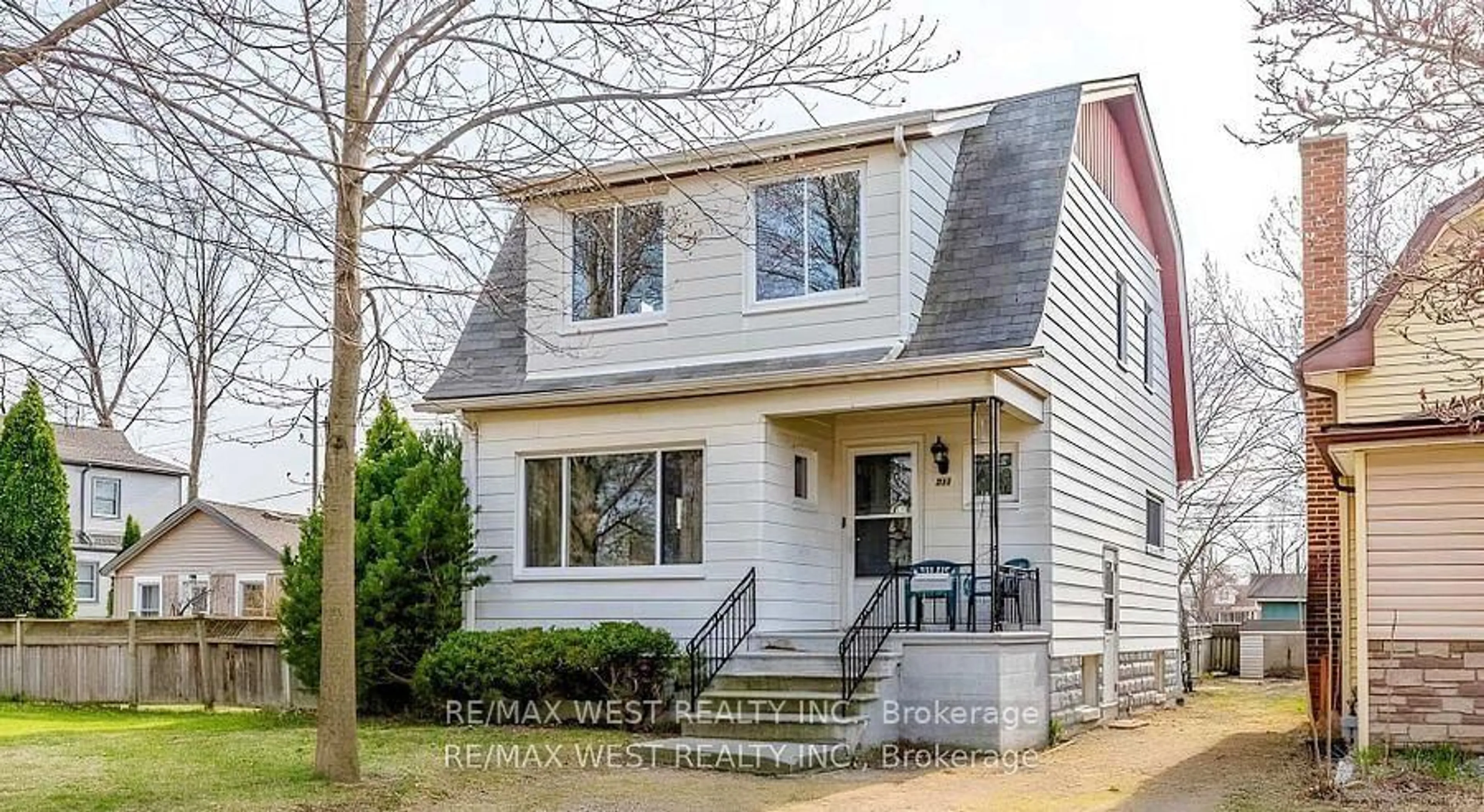 Home with vinyl exterior material, street for 959 Westminster Blvd, Windsor Ontario N8S 2C2