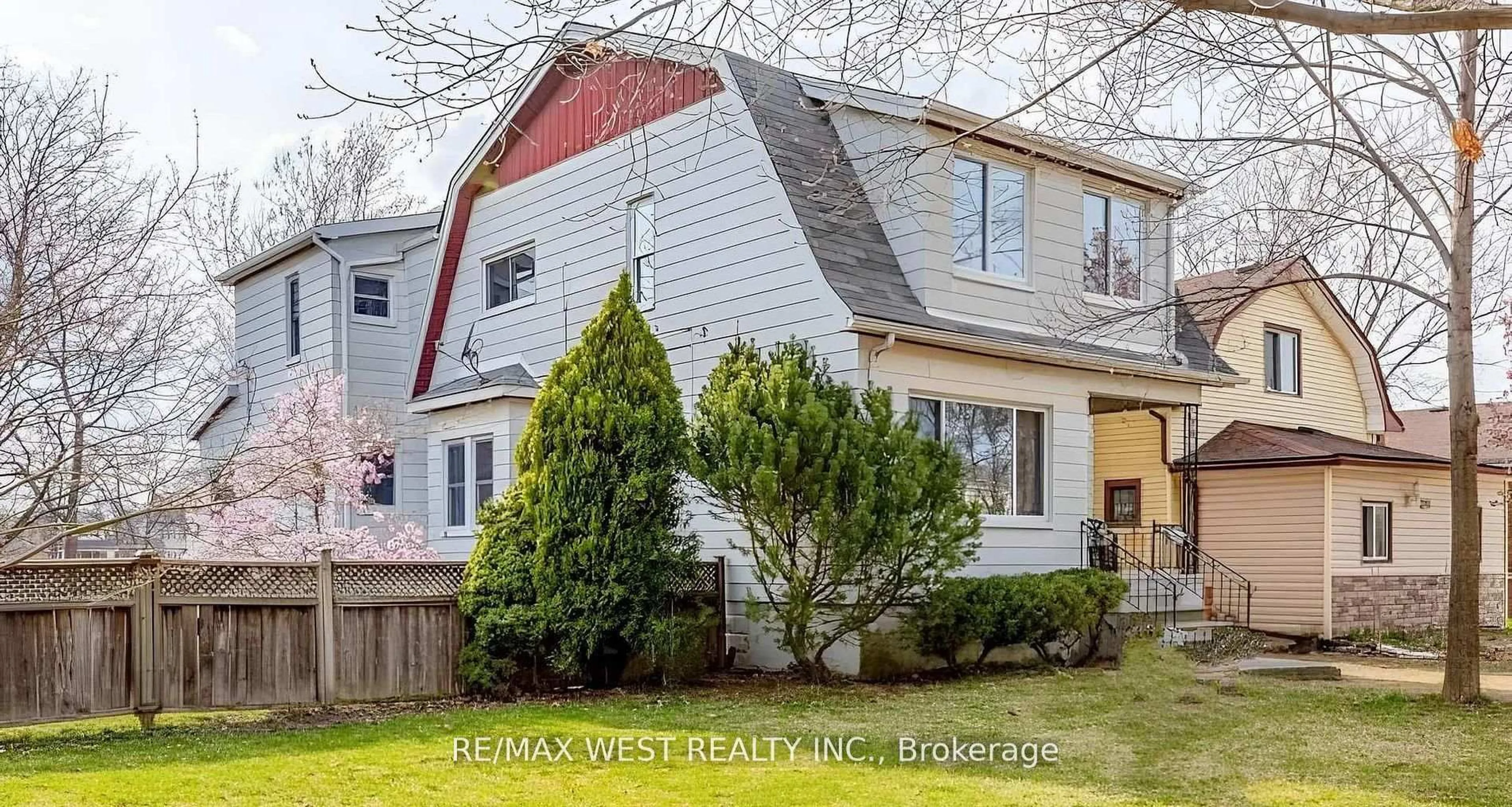 Home with vinyl exterior material, street for 959 Westminster Blvd, Windsor Ontario N8S 2C2