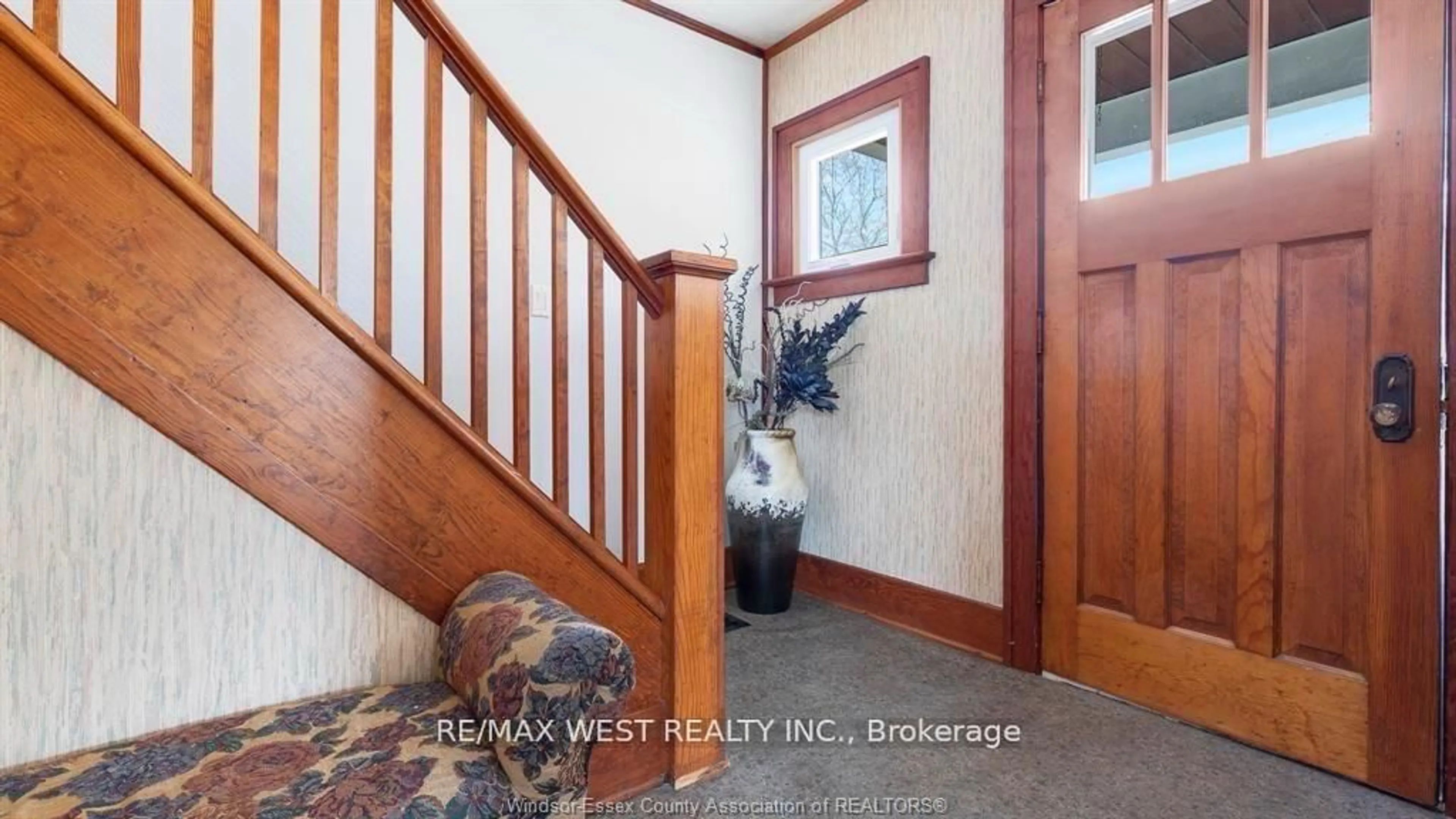 Indoor entryway for 959 Westminster Blvd, Windsor Ontario N8S 2C2