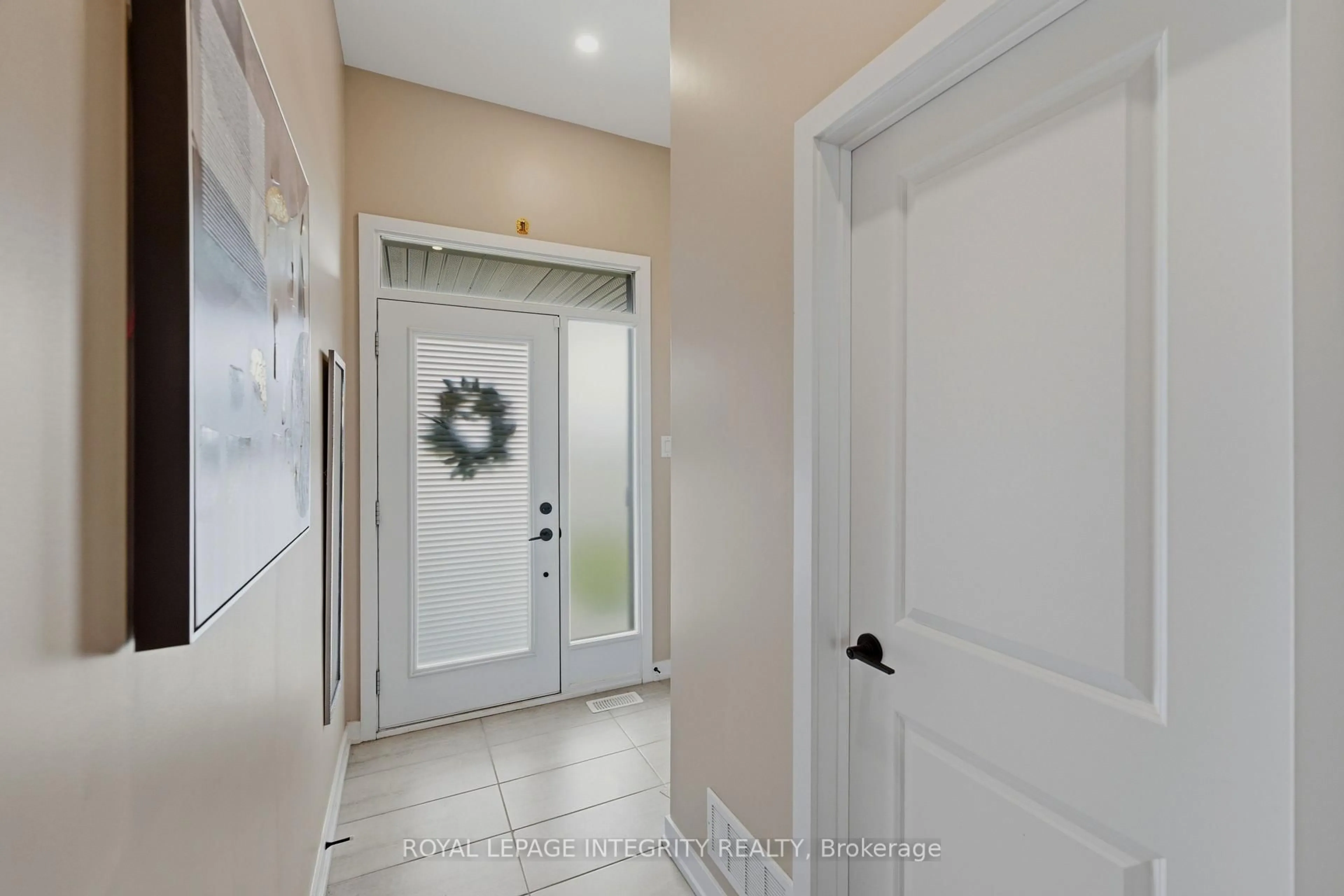 Indoor entryway for 86 Ploughshare Rd, Kanata Ontario K2S 2T6