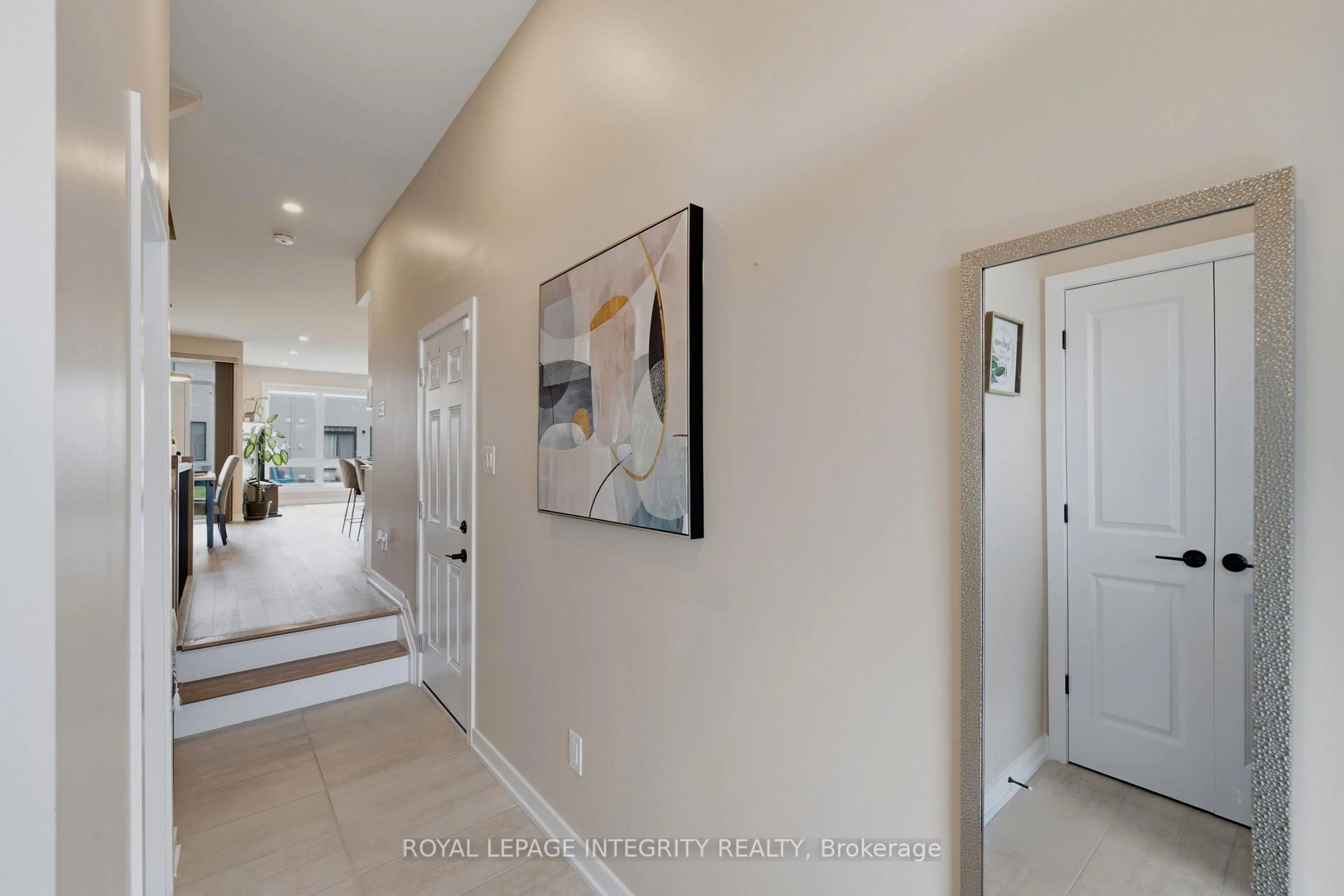 Indoor entryway for 86 Ploughshare Rd, Kanata Ontario K2S 2T6