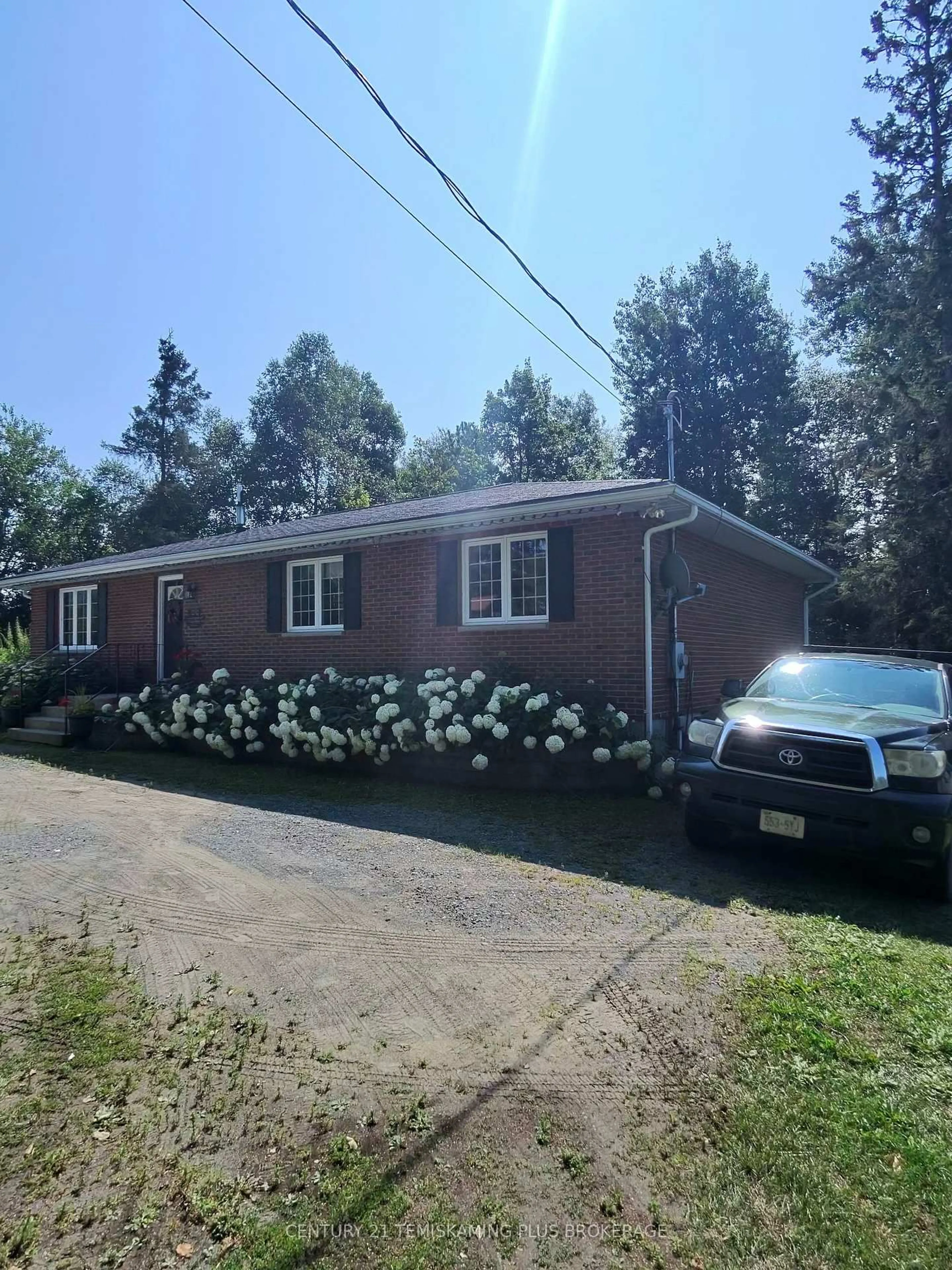 Home with brick exterior material, unknown for 43 O'Connor Dr, Temagami Ontario P0H 2H0