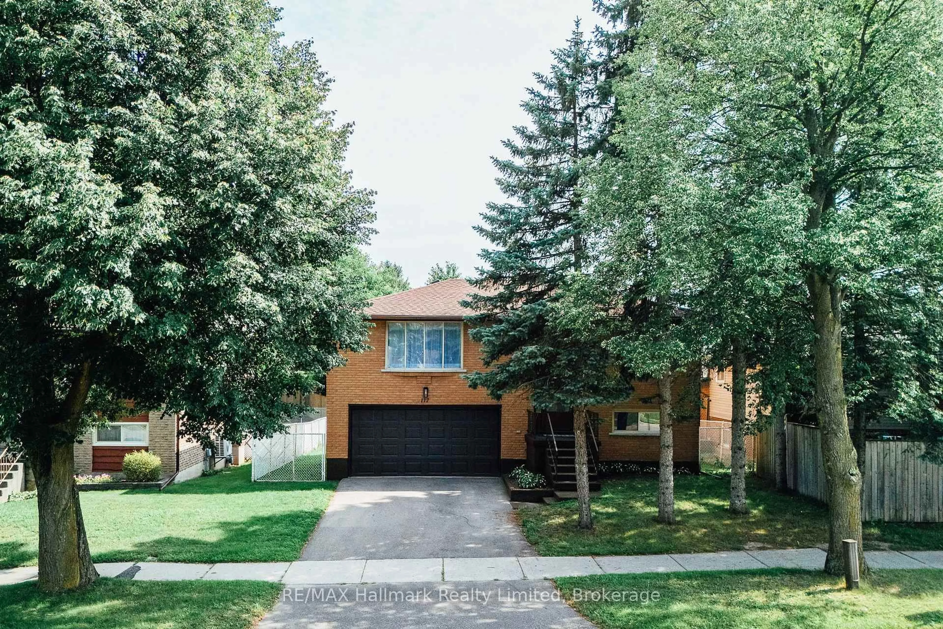 Home with brick exterior material, street for 117 Old Country Dr, Kitchener Ontario N2E 1S4